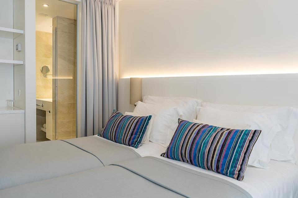 Double or Twin Room - Atrium View photo 3