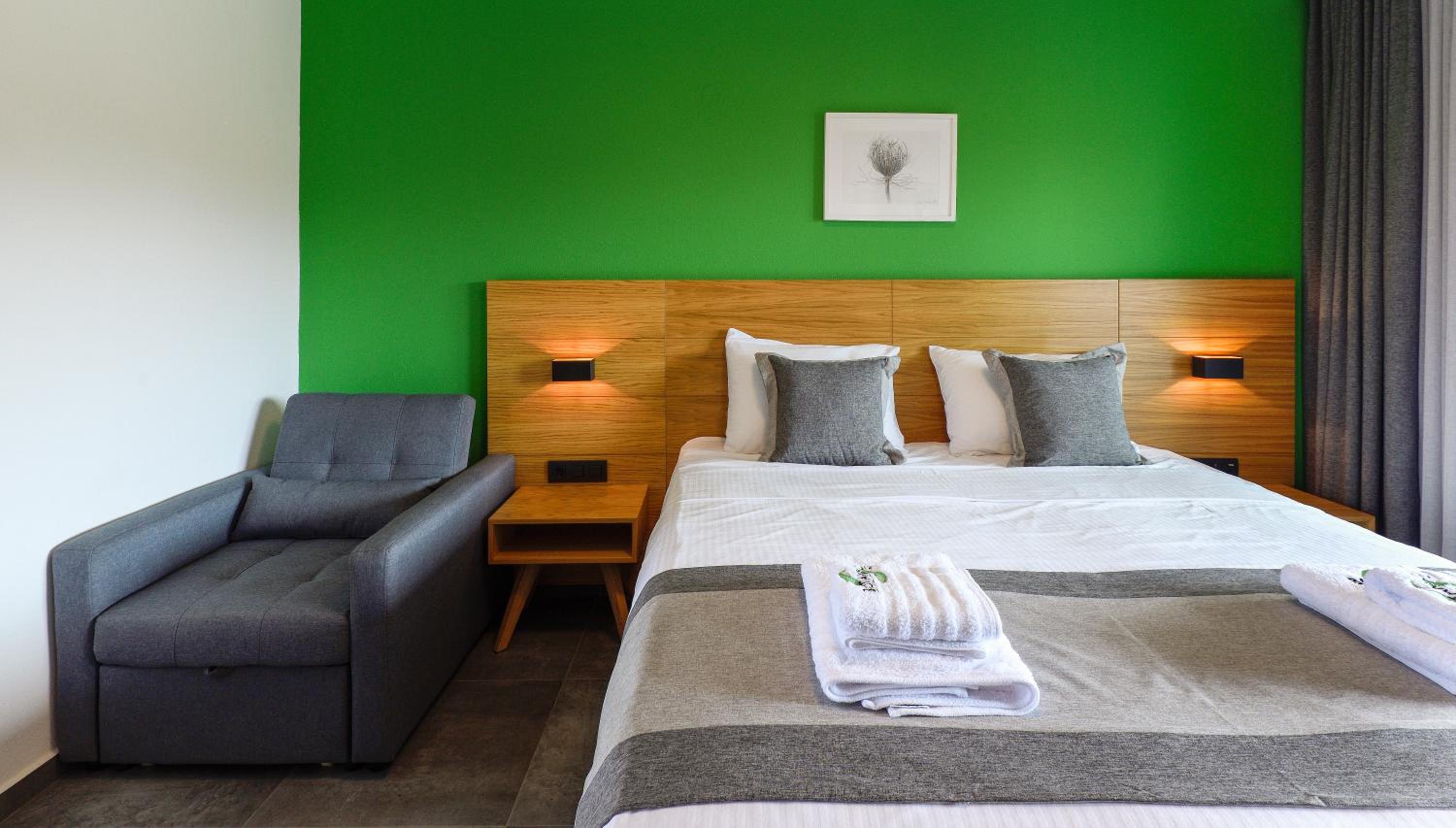 Double Room with Balcony (2 Adults + 1 Child) photo 2