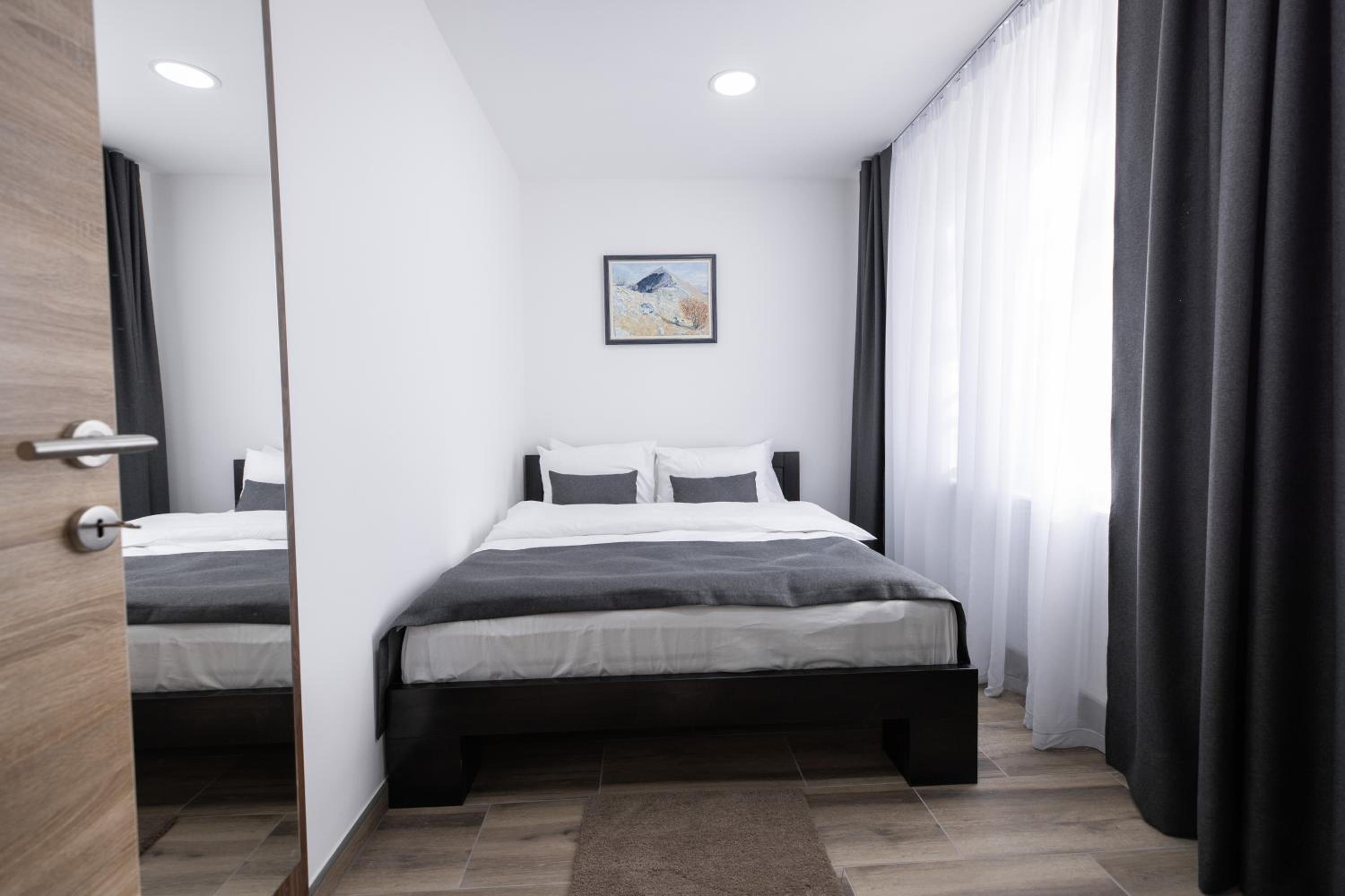 One-Bedroom Apartment photo 2