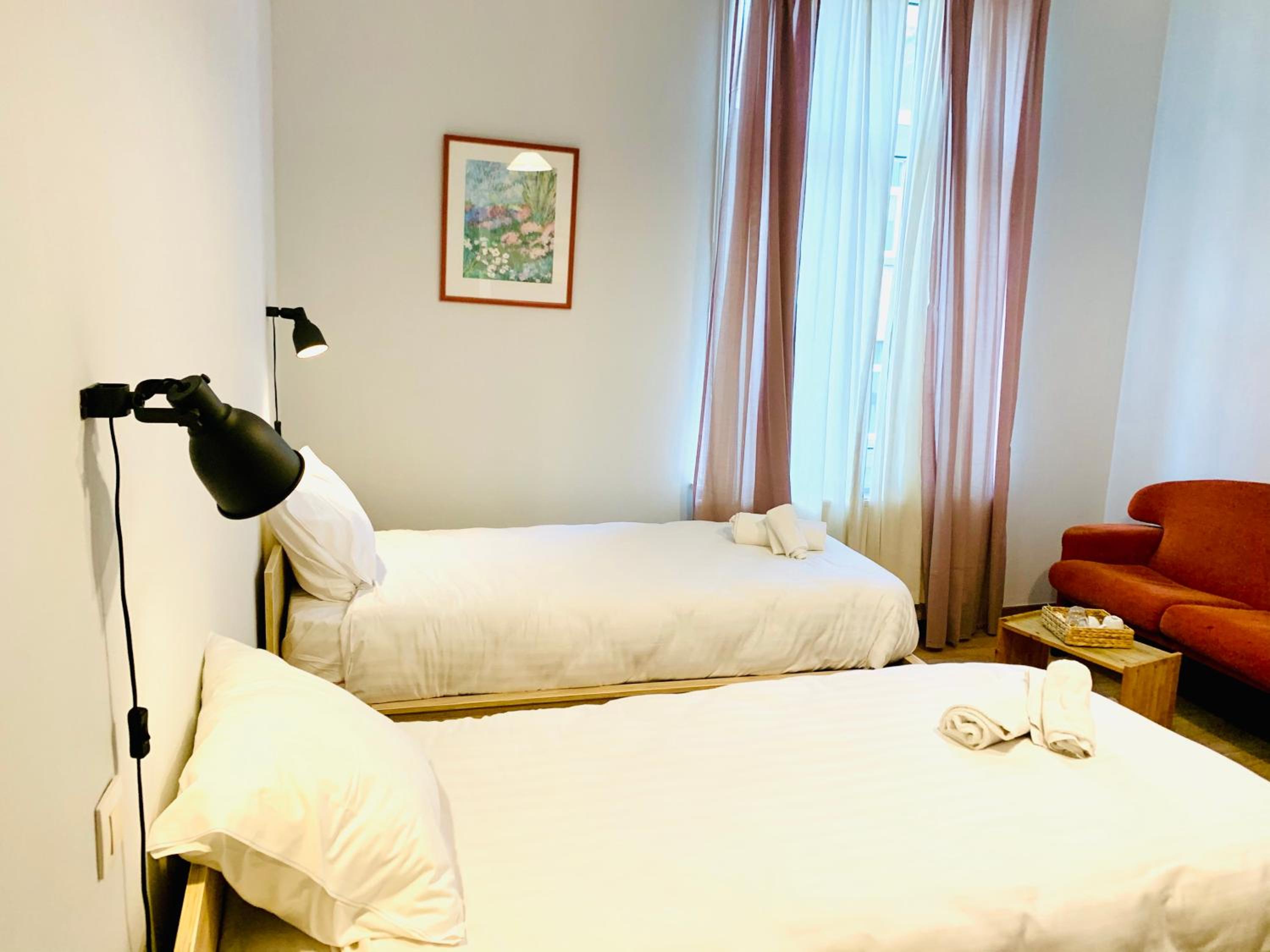 Twin Room - Photo 3