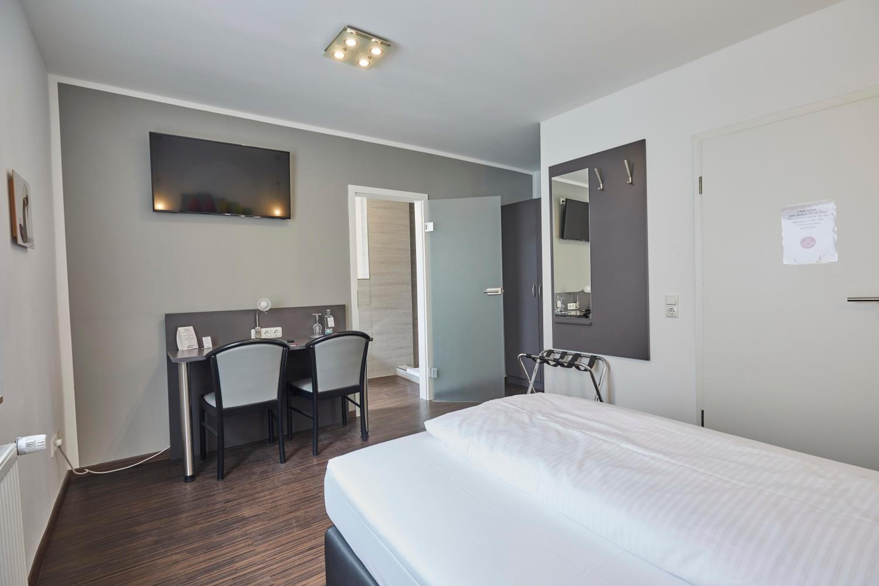 Single Room photo 2