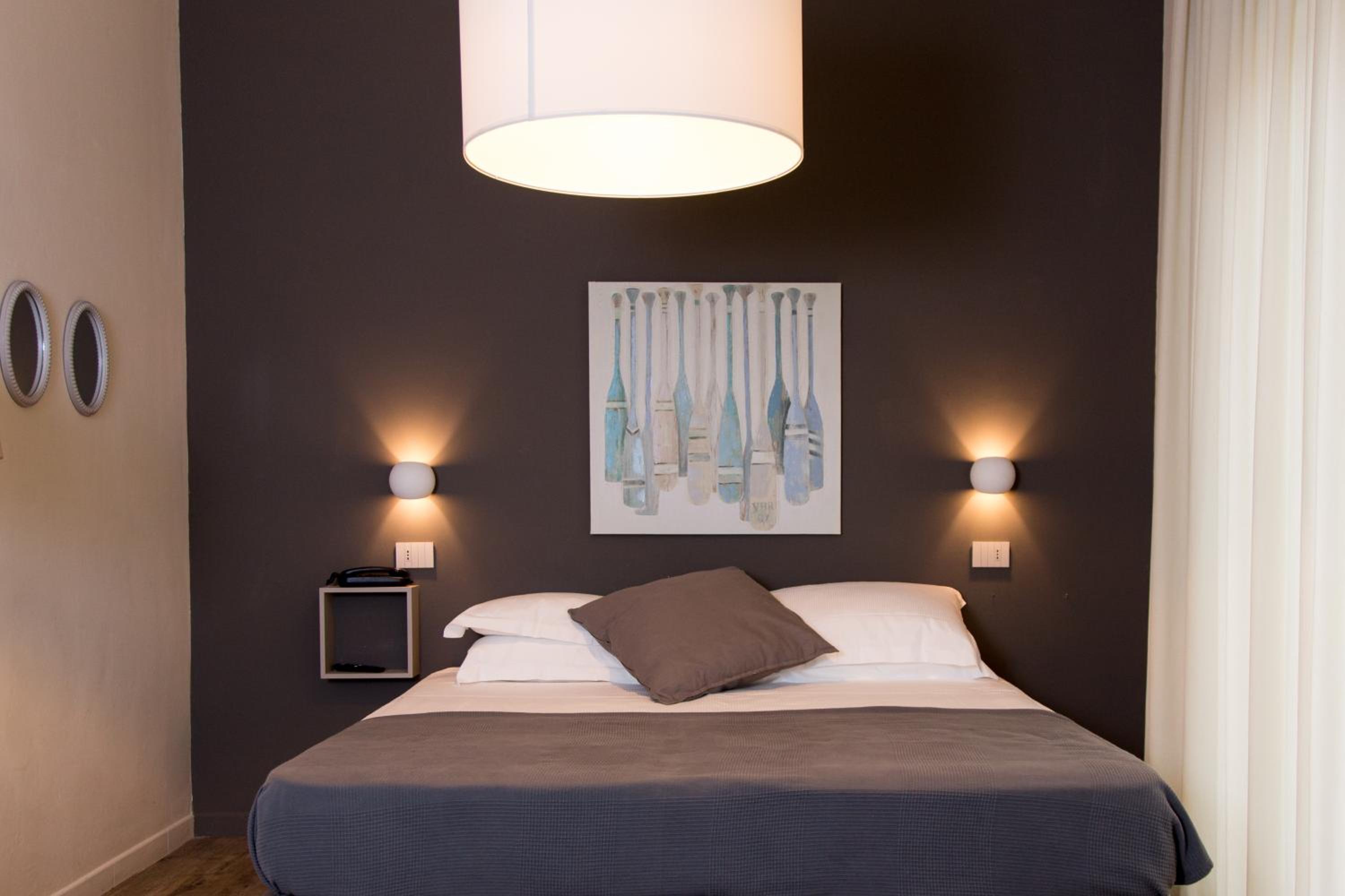 Comfort Room - Photo 1
