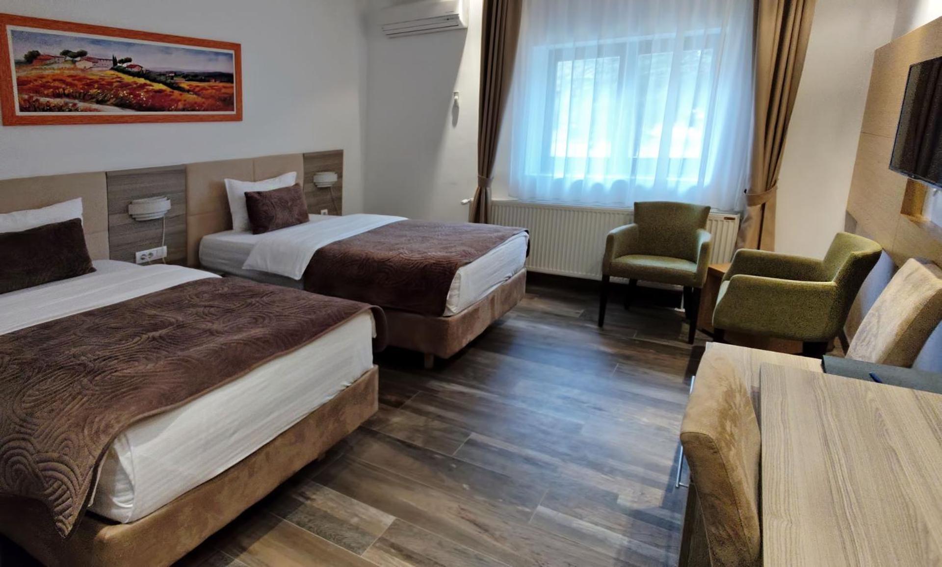 Twin Room - Photo 1