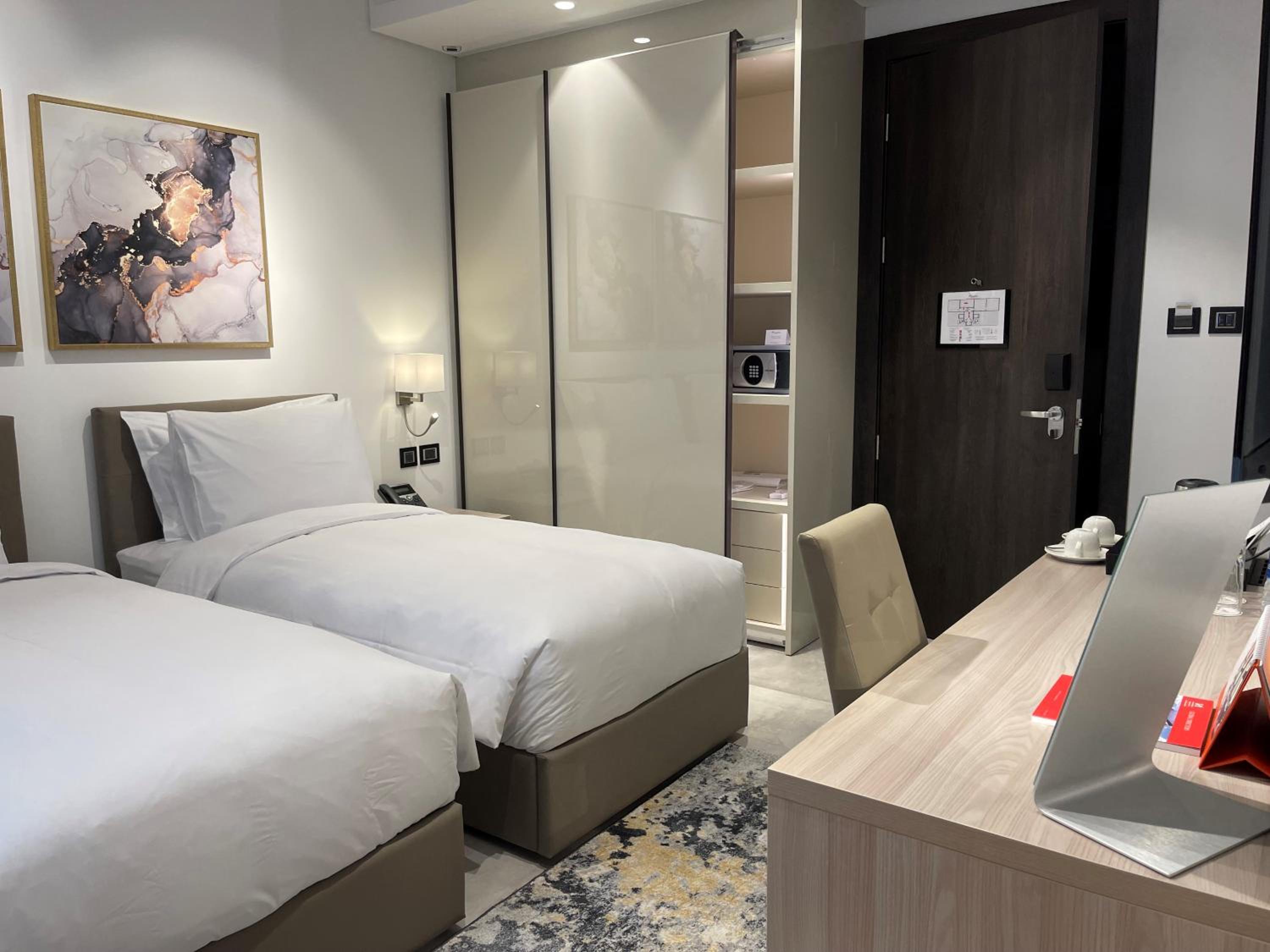 Superior Twin Room - Photo 1