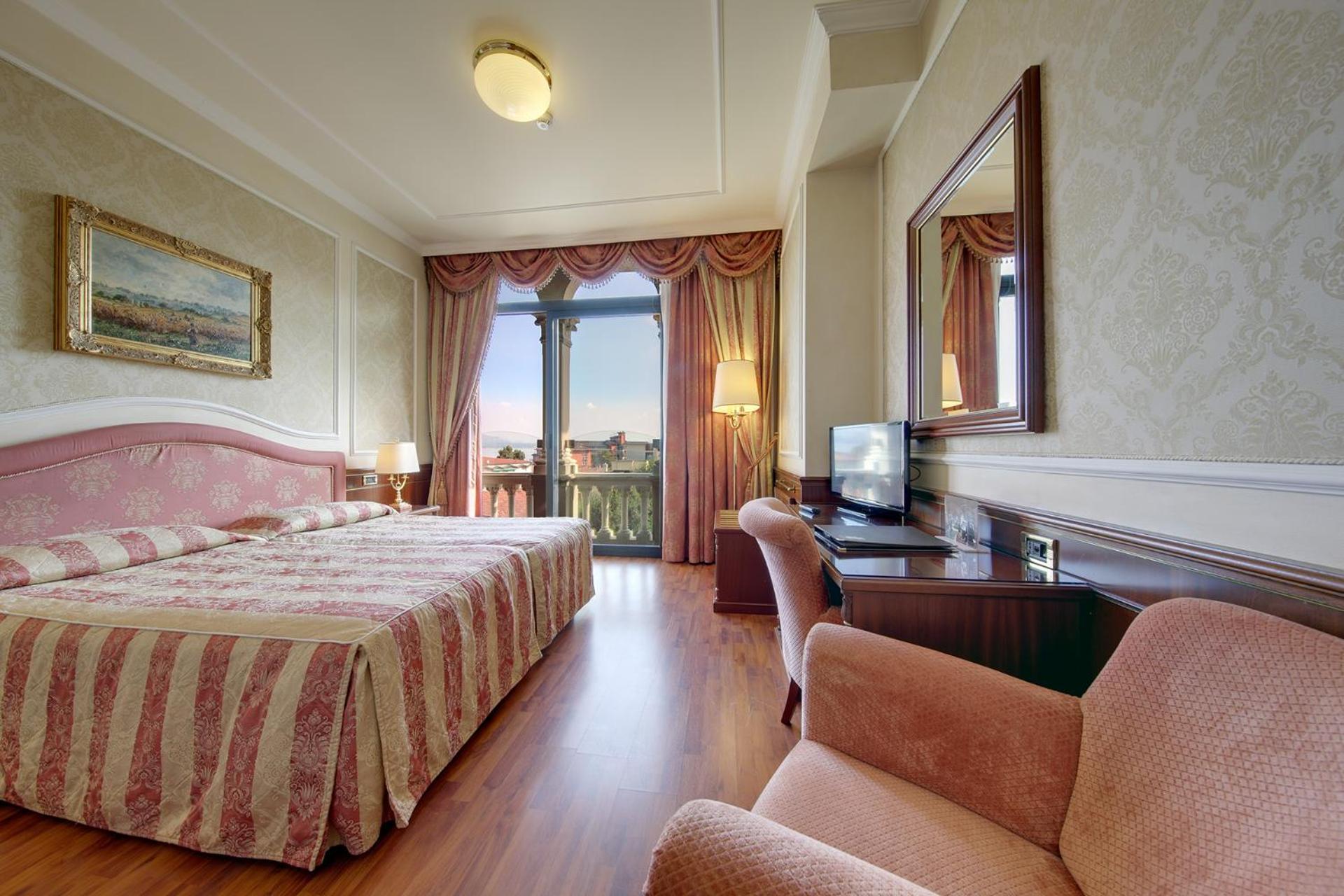 Deluxe Double or Twin Room - Mountain Side - Photo 1