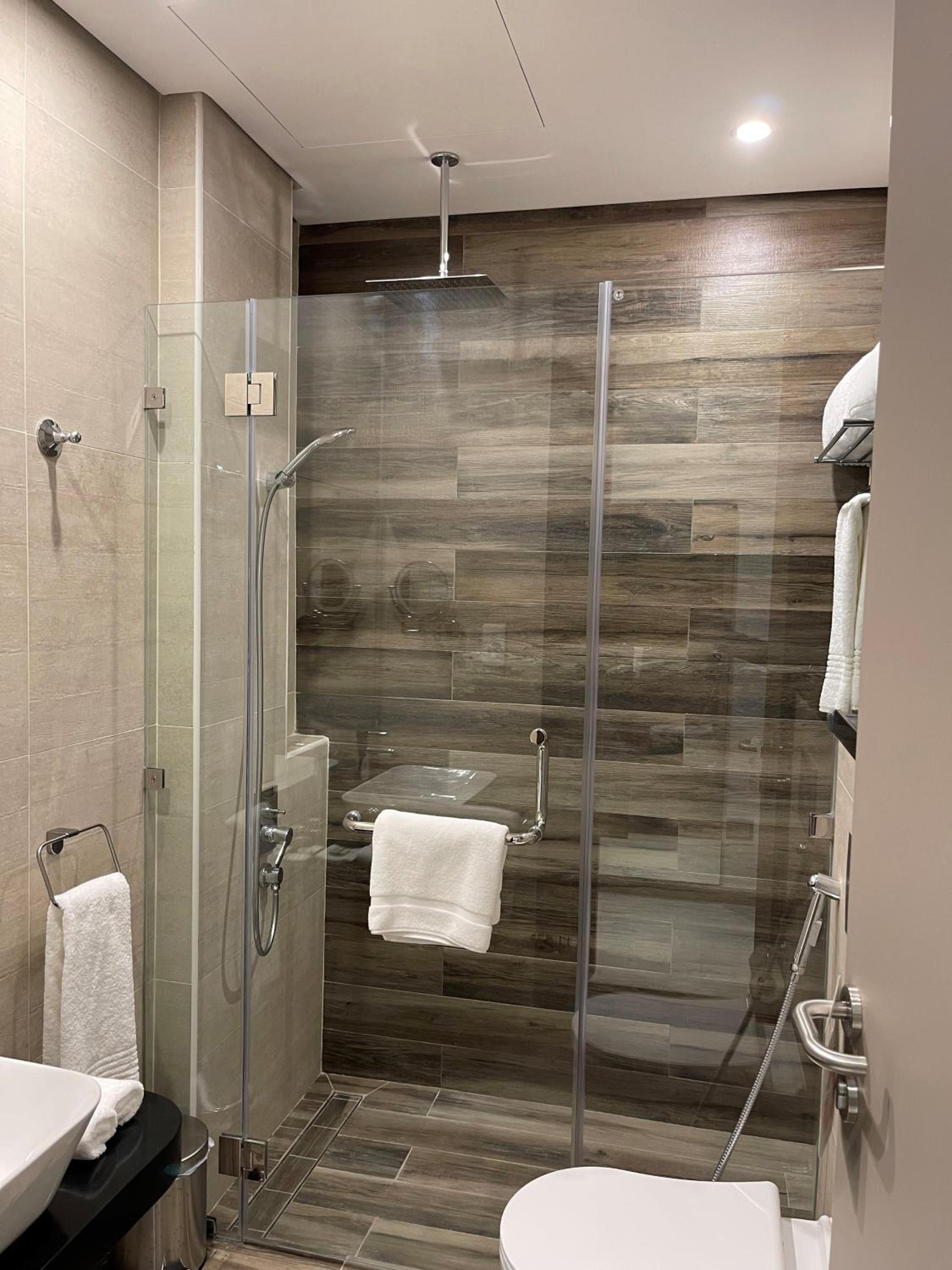 Superior King Room - Photo 7