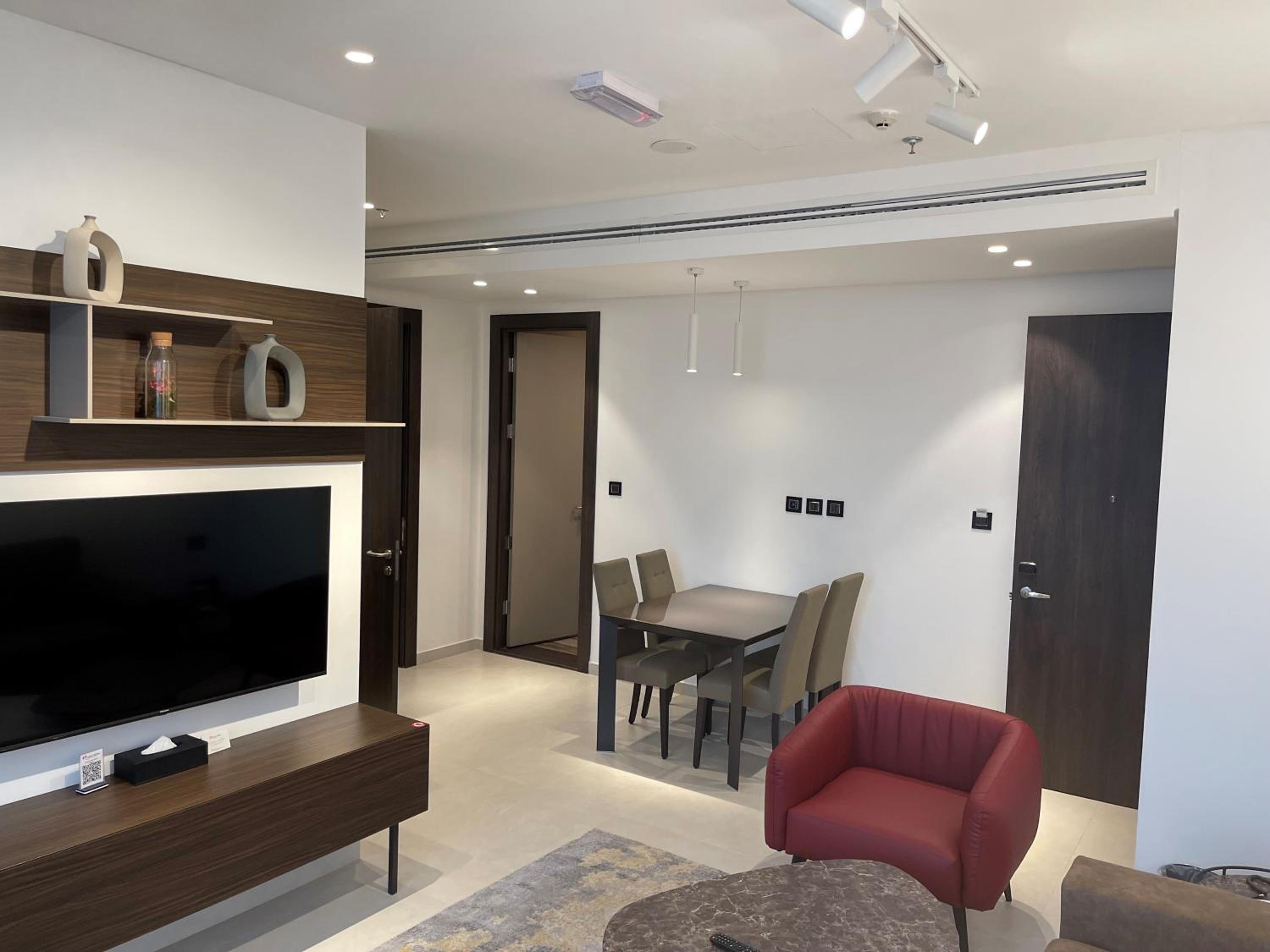 Superior Suite - Photo 8