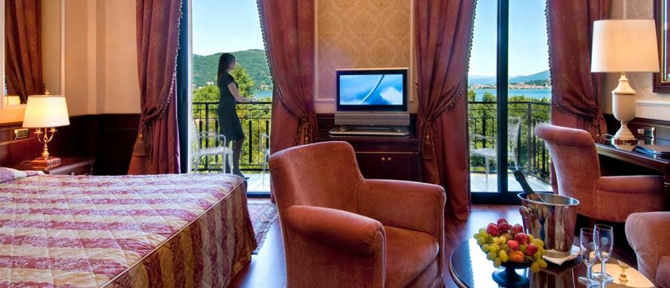 Junior Suite with Lake View - Photo 2