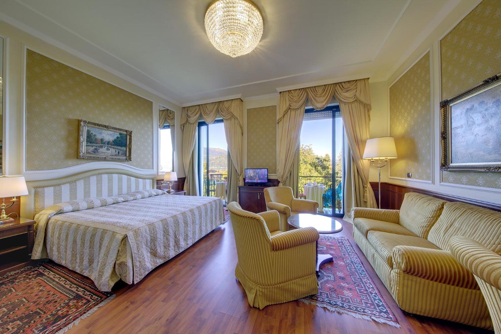 Junior Suite with Lake View - Photo 1