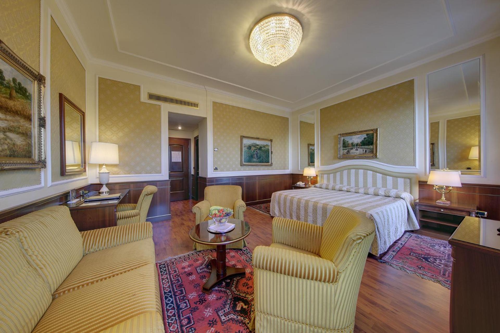 Junior Suite with Lake View - Photo 8