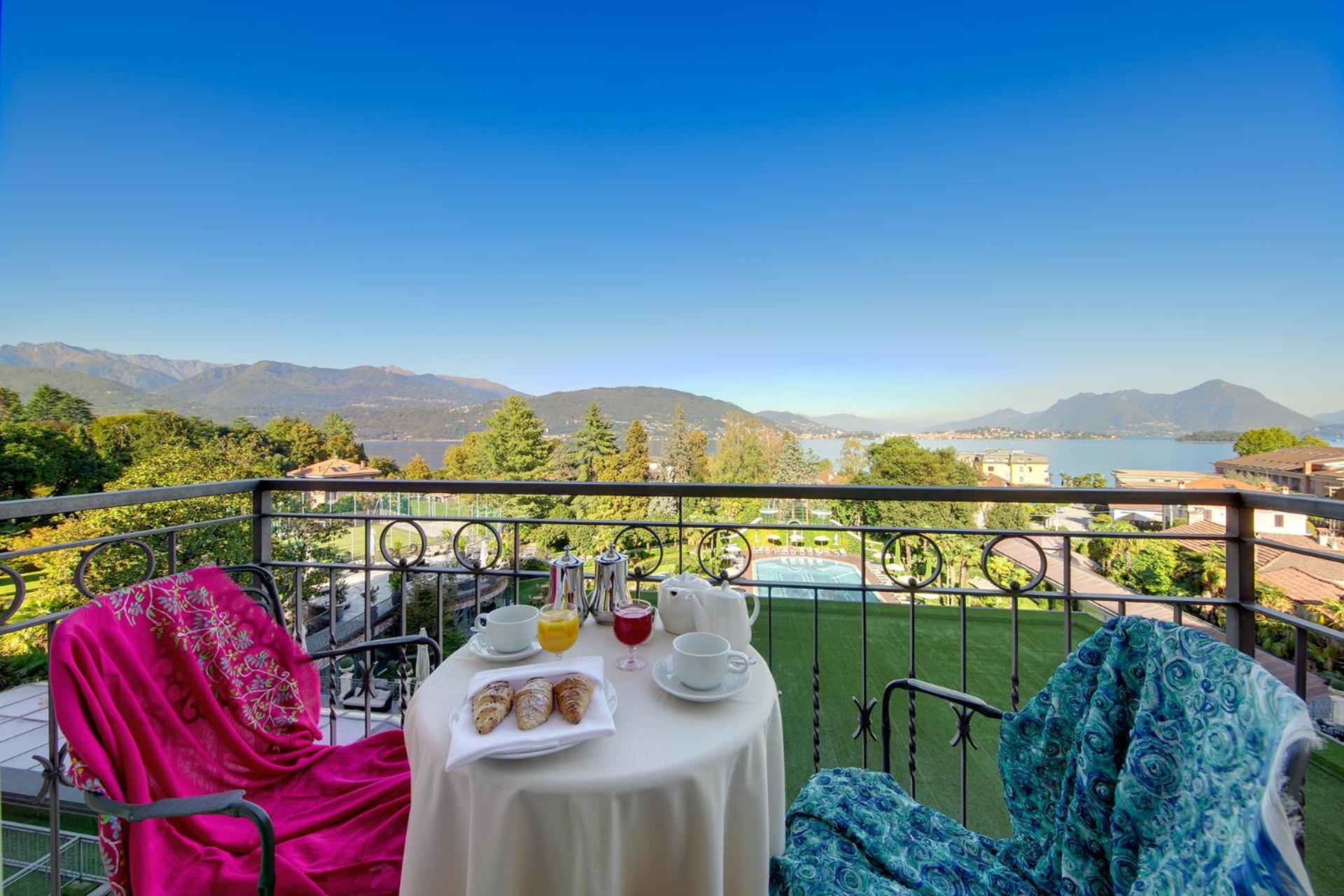 Family 3 Deluxe with lake or side pool view