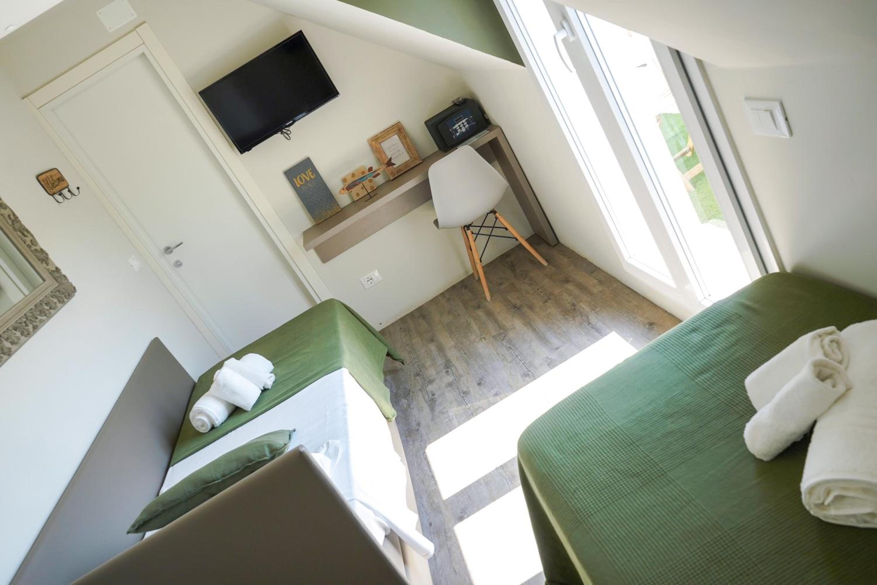 Double Room - Photo 4