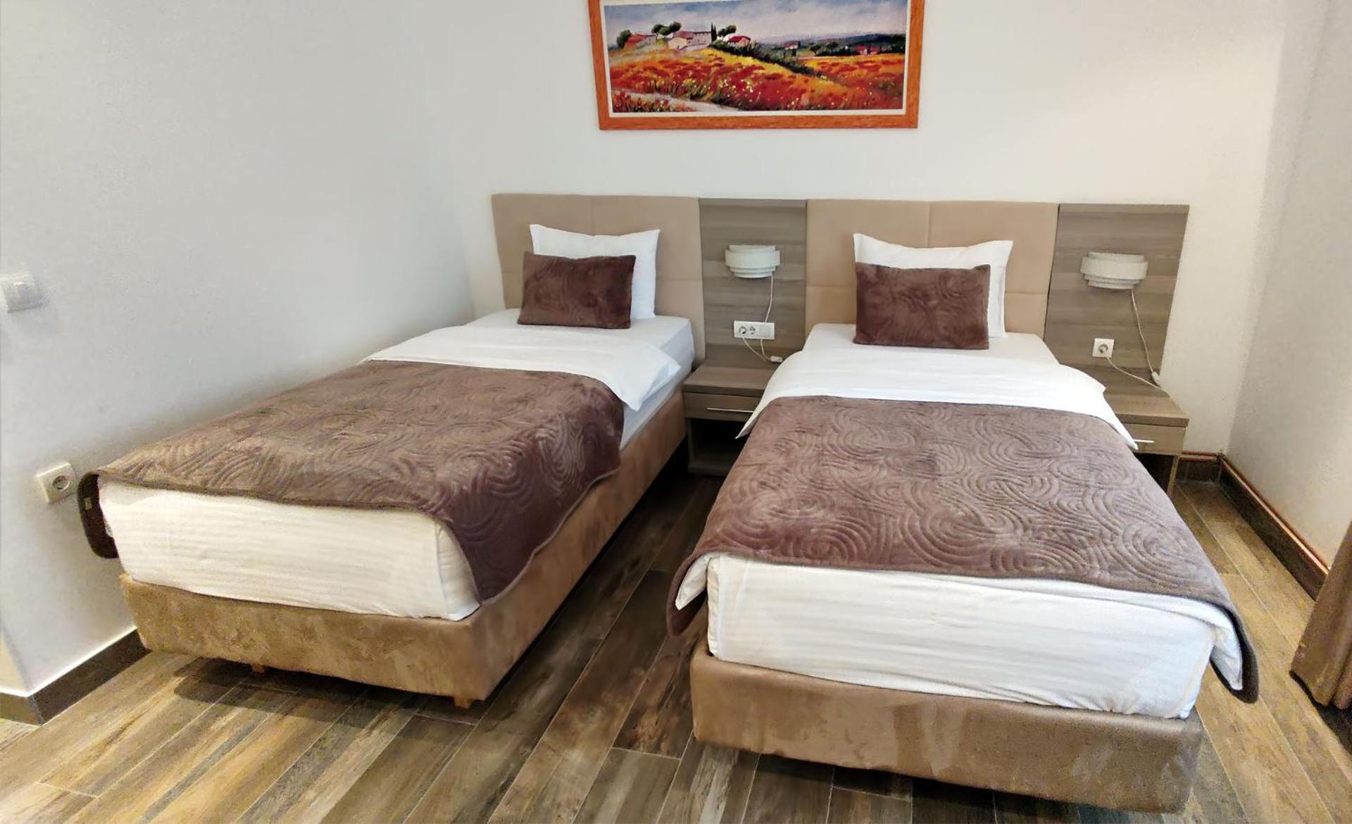 Twin Room - Photo 4