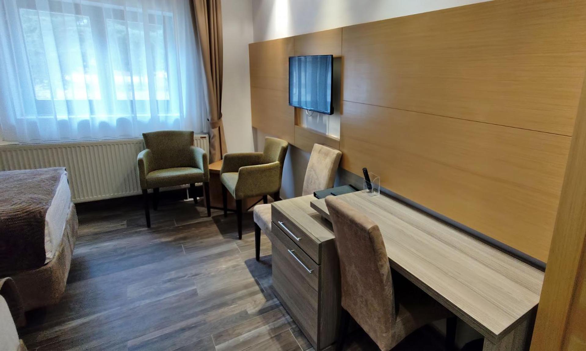 Twin Room - Photo 3