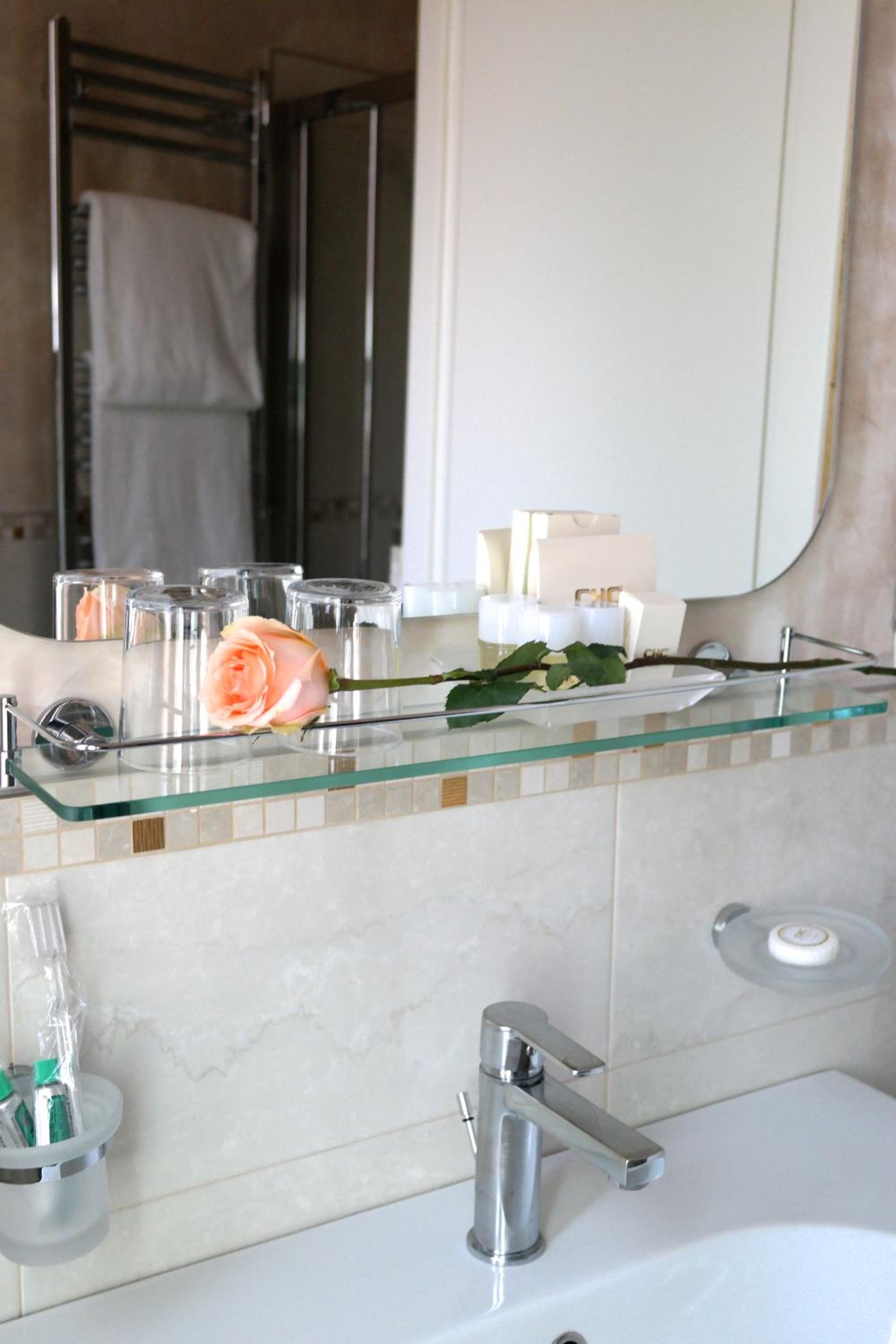 Small Double Room thumbnail 6