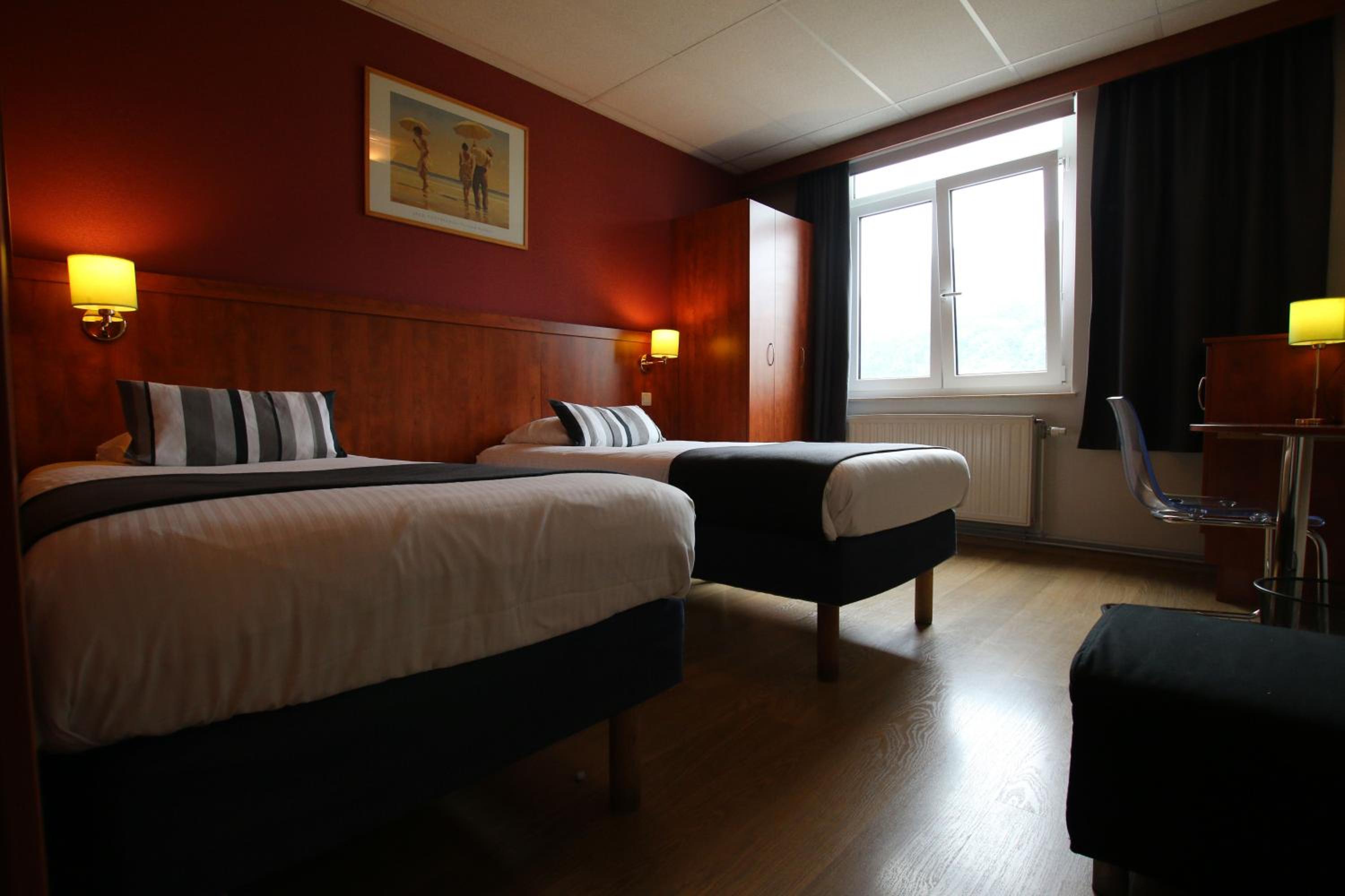 Standard Twin Room photo 3