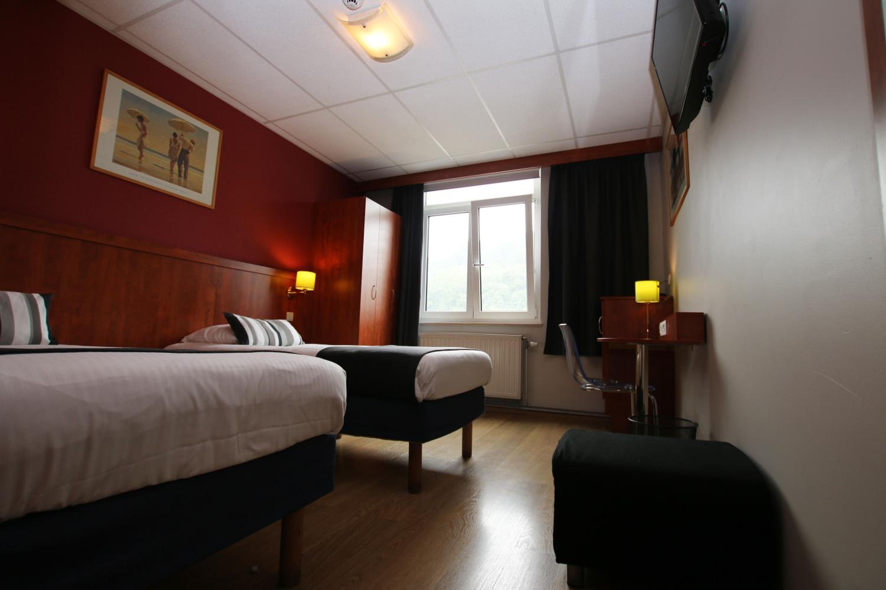 Standard Twin Room photo 2