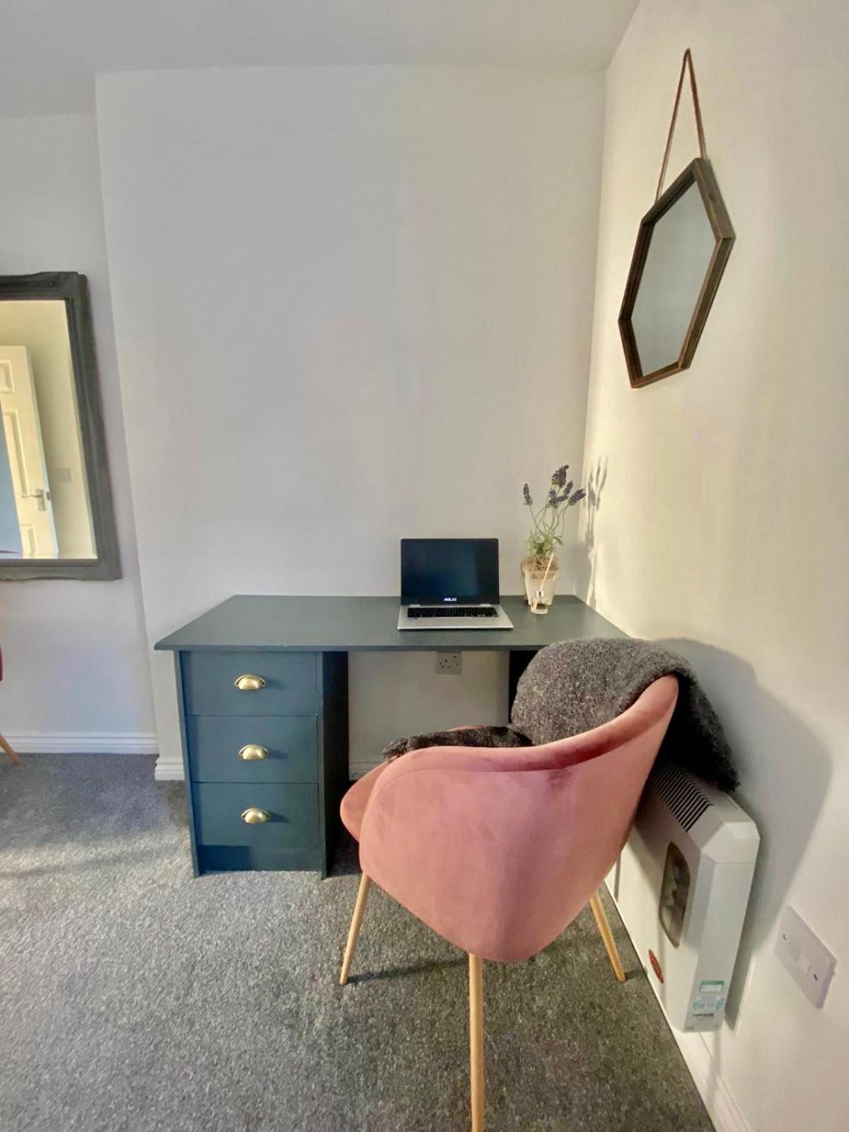 One-Bedroom Apartment photo 3