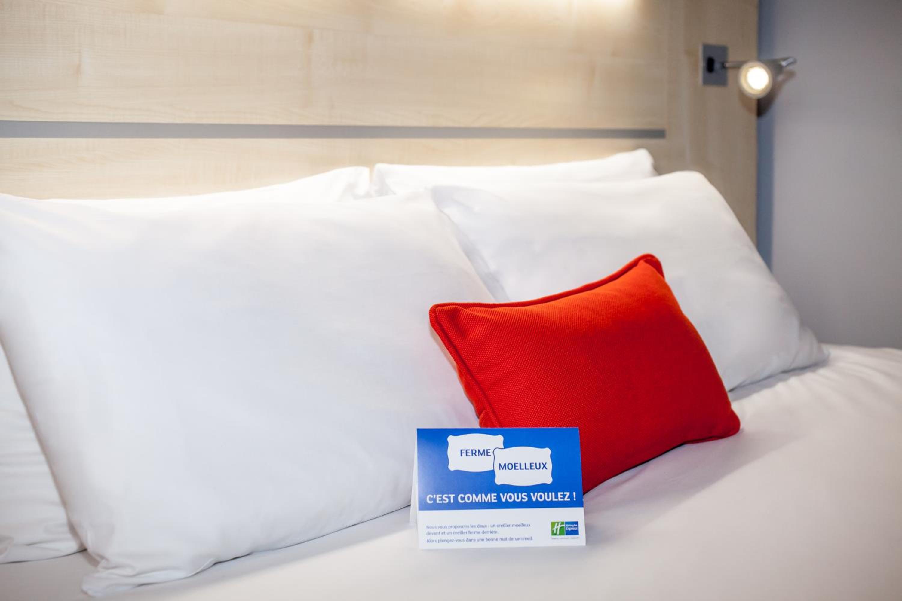 Standard Twin Room with Free Breakfast - Photo 1
