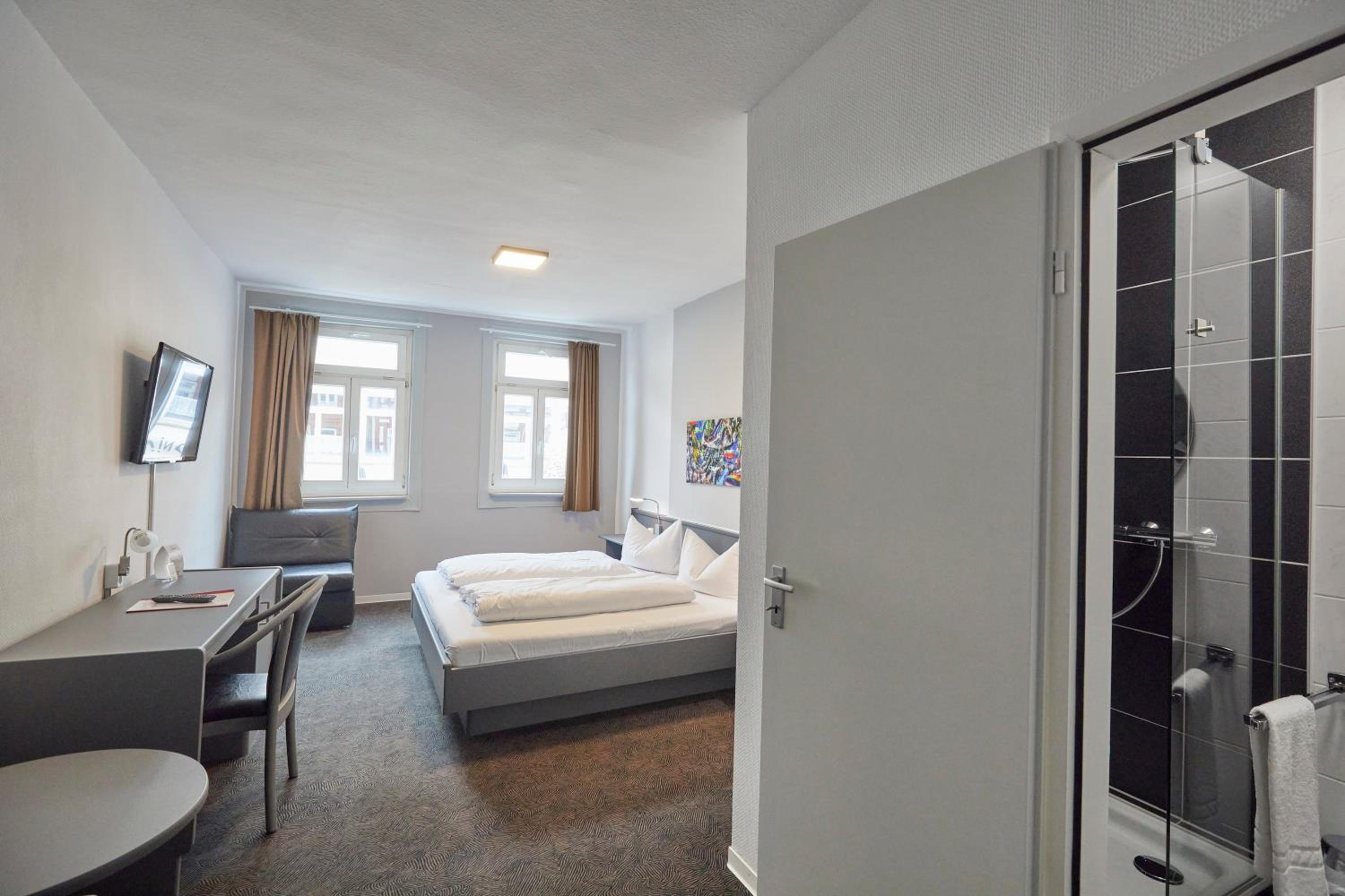 Double Room - Photo 12
