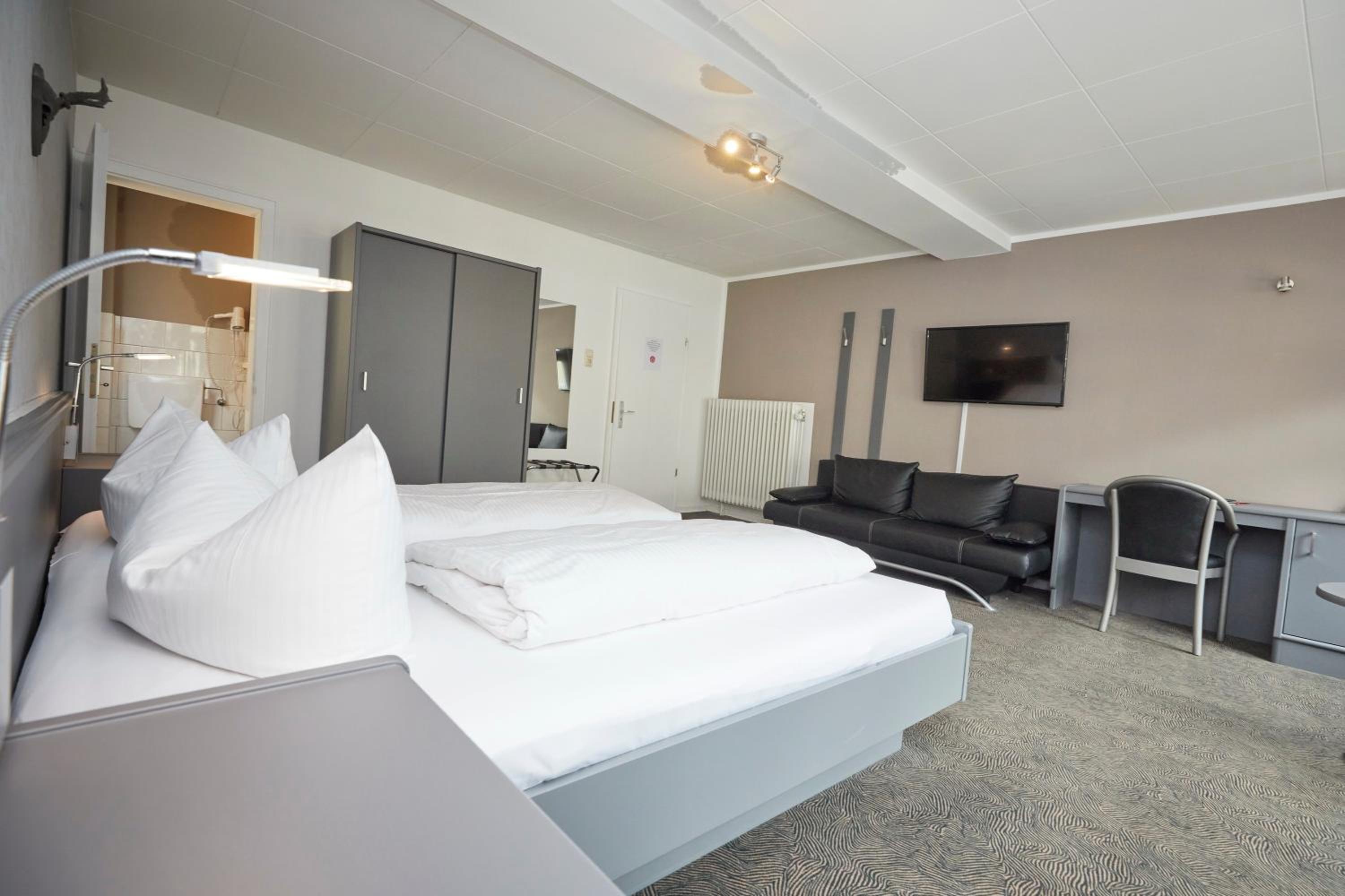 Double Room - Photo 2