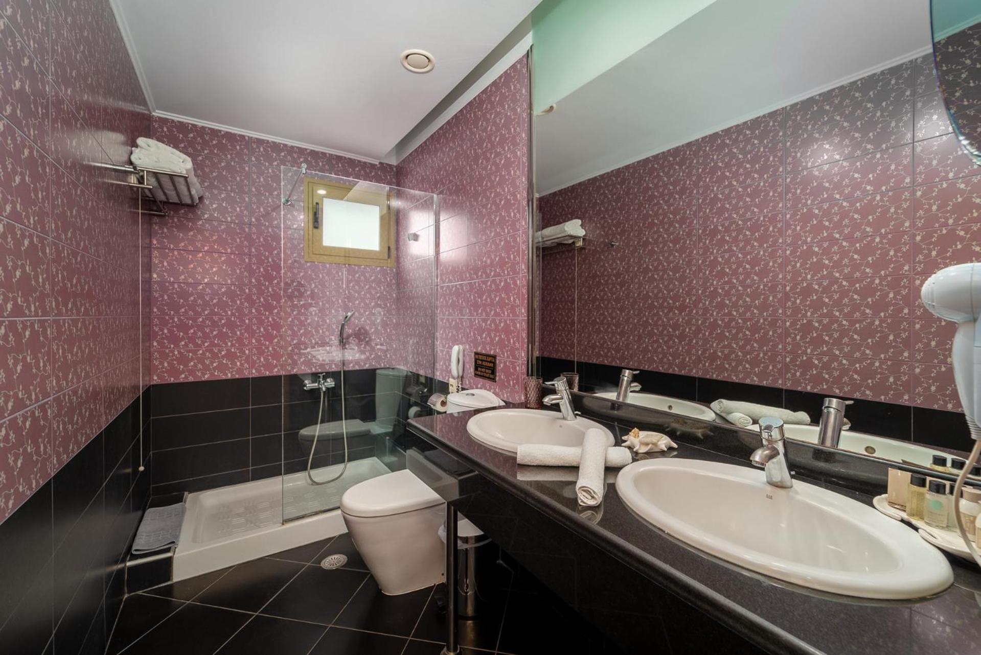 Deluxe Double Room with Sea View - Photo 5