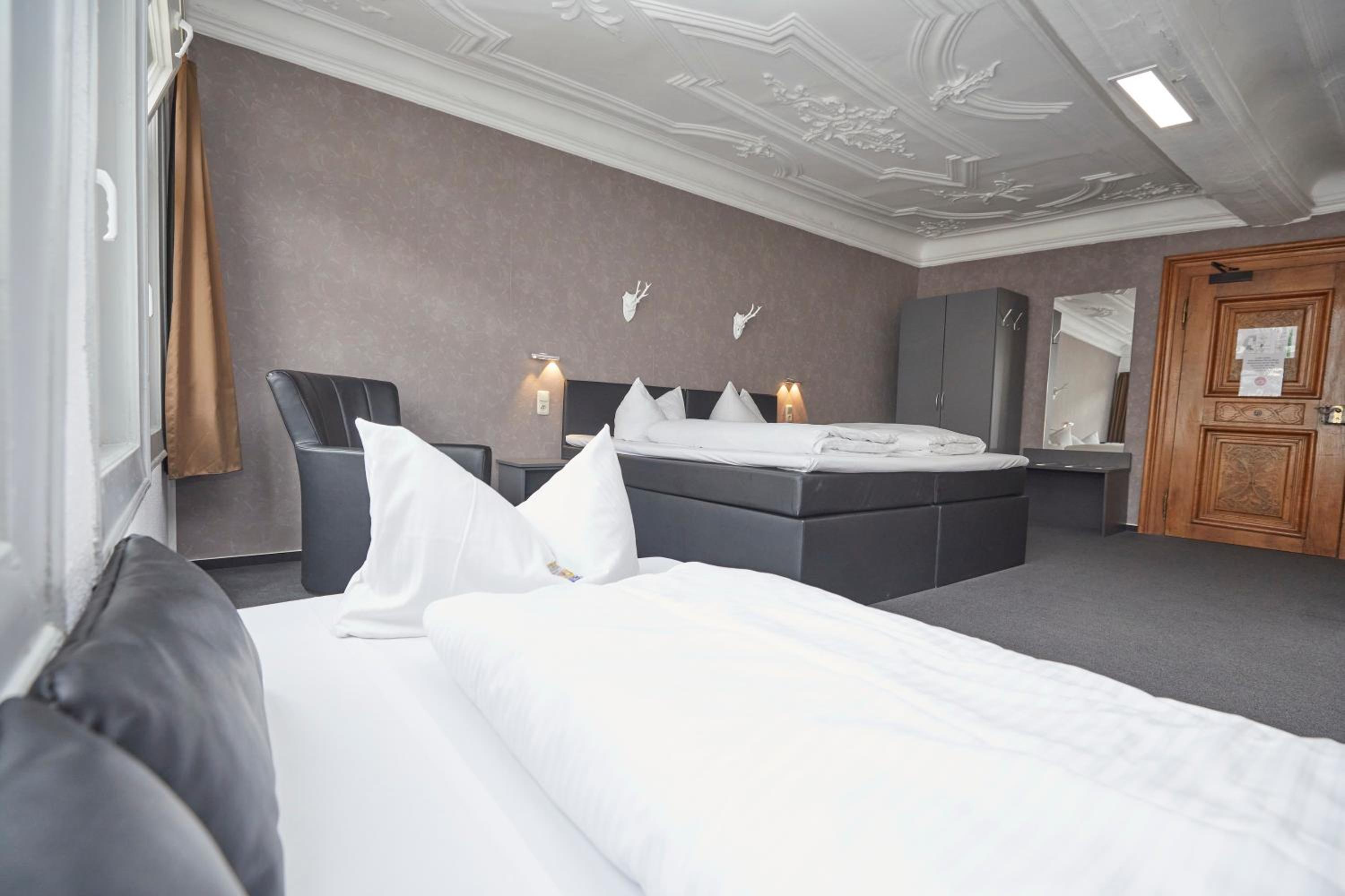 Triple Room with Bathroom - Photo 8