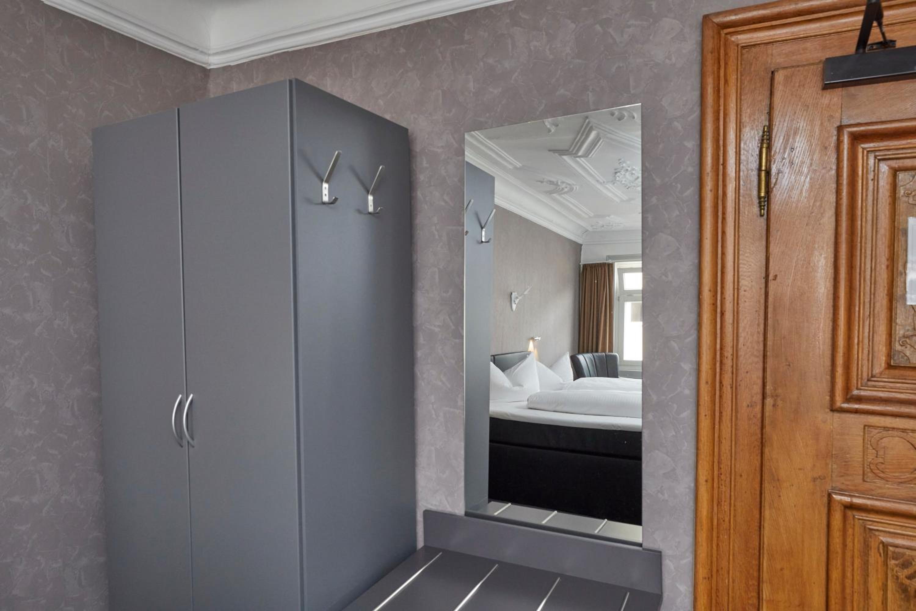 Triple Room with Bathroom - Photo 5