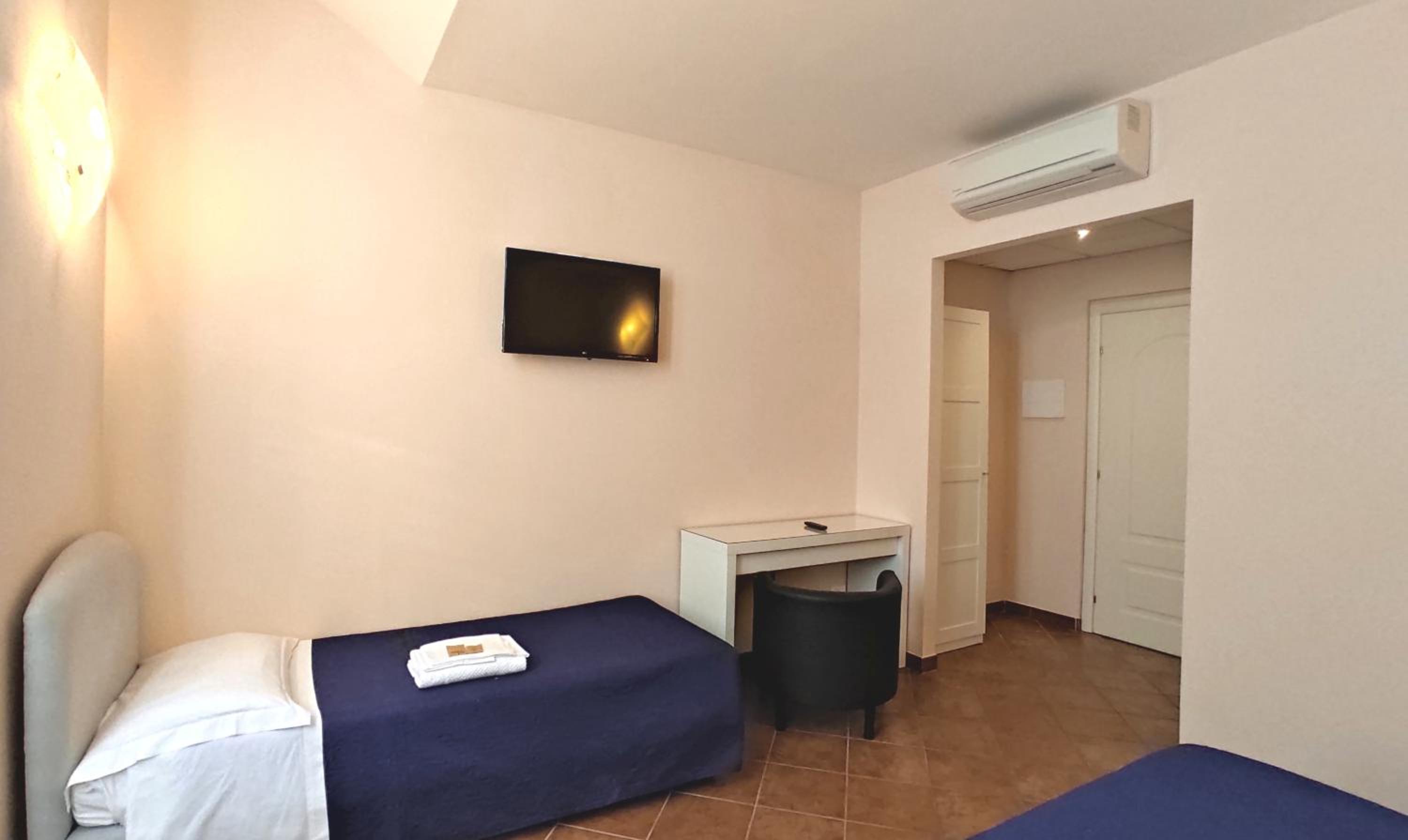 Comfort Triple Room photo 2