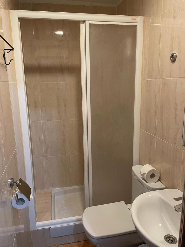 Single Room with Bathroom photo 3