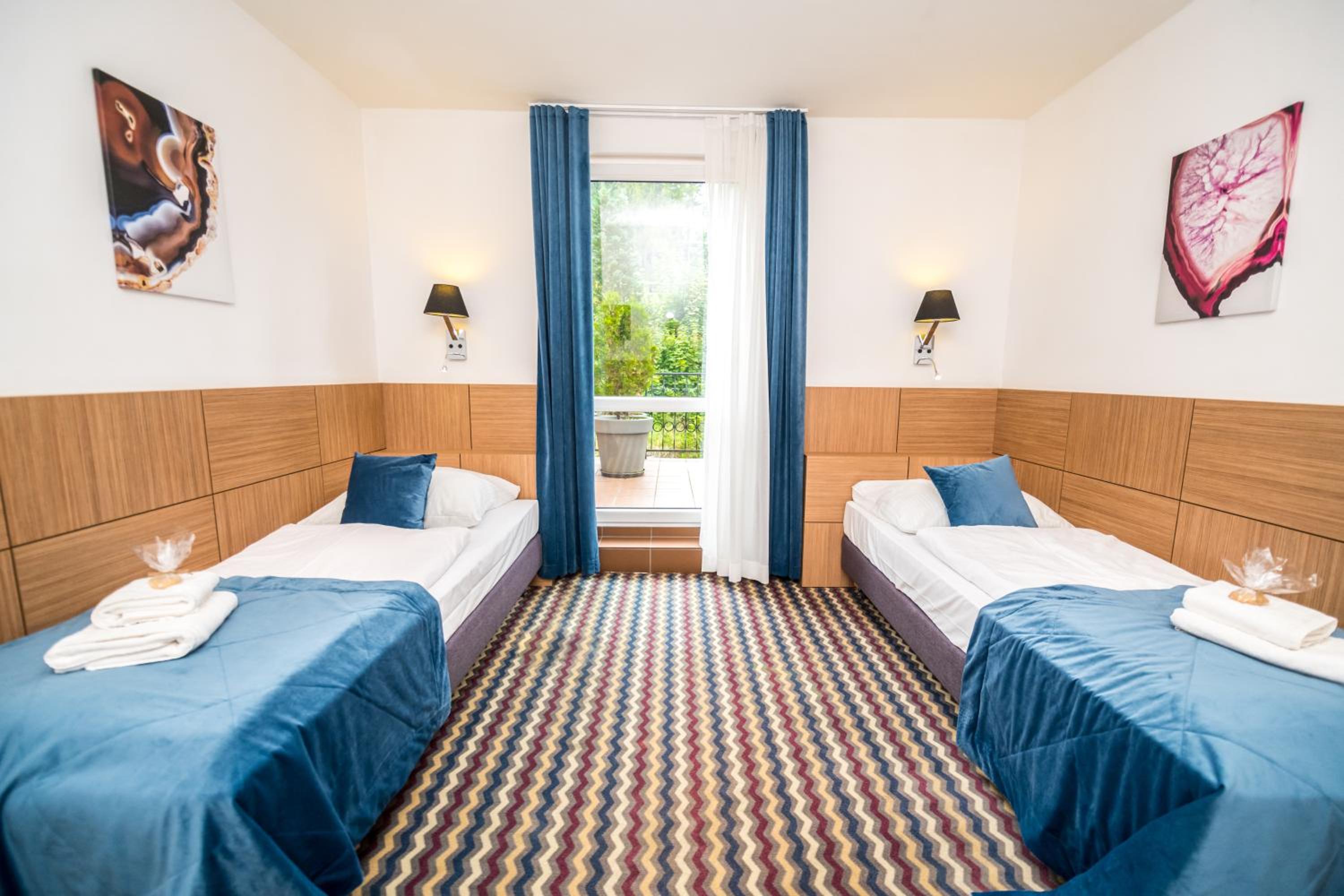 Standard Twin Room - Photo 5
