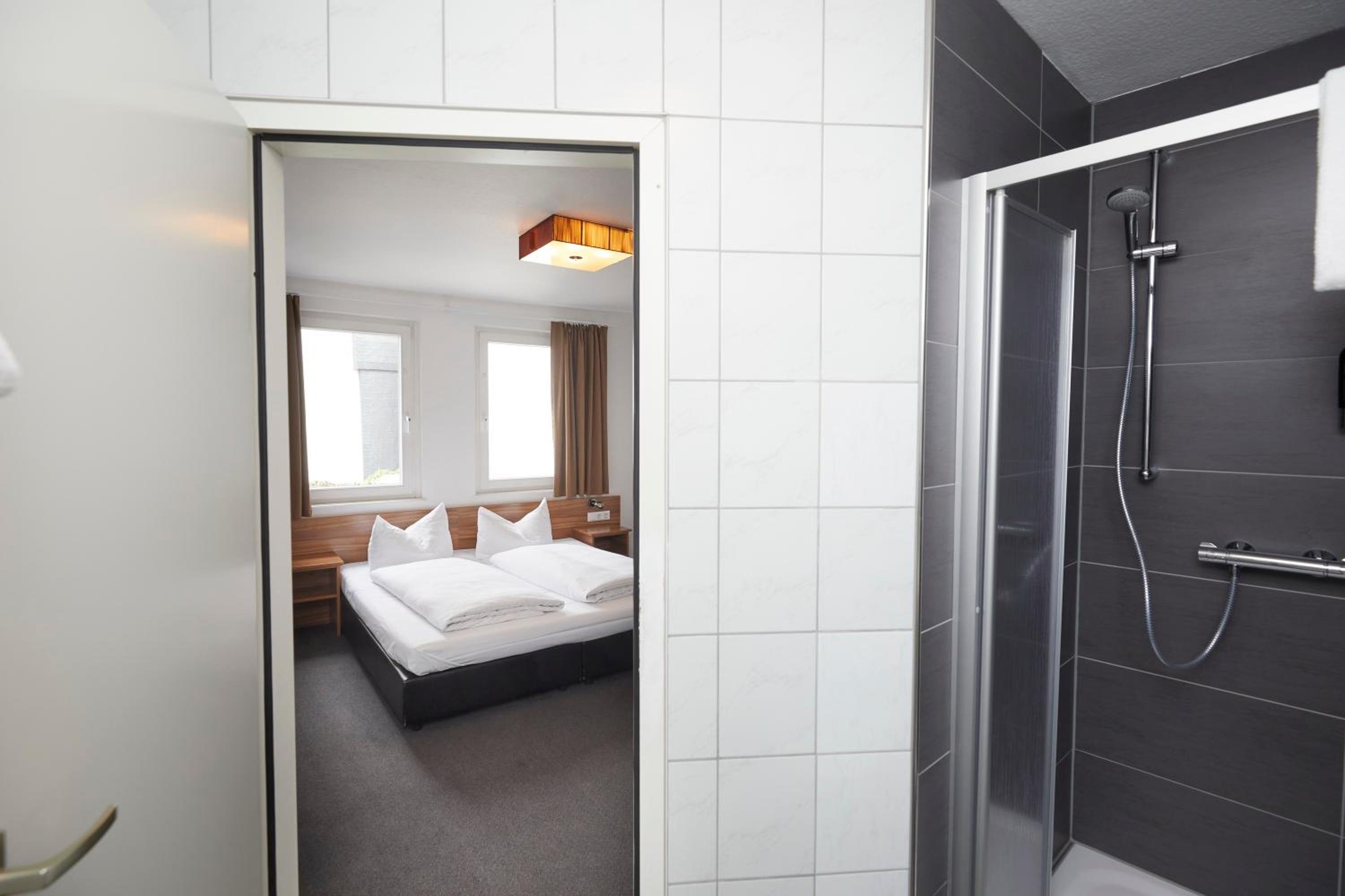 Double Room - Photo 16