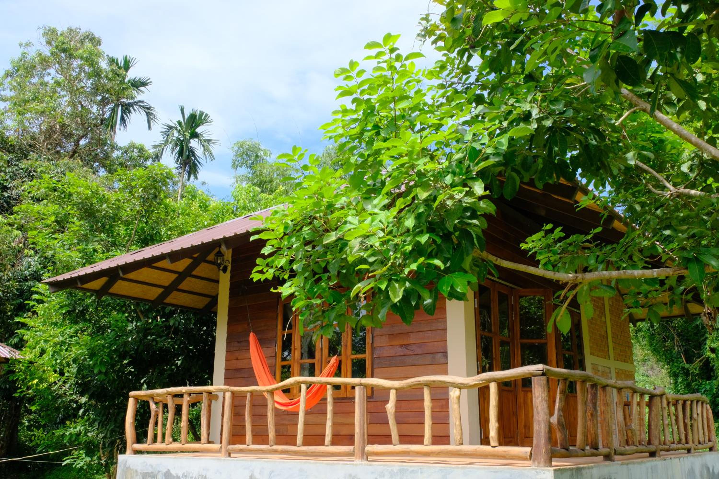 Bungalow with Garden View photo 2