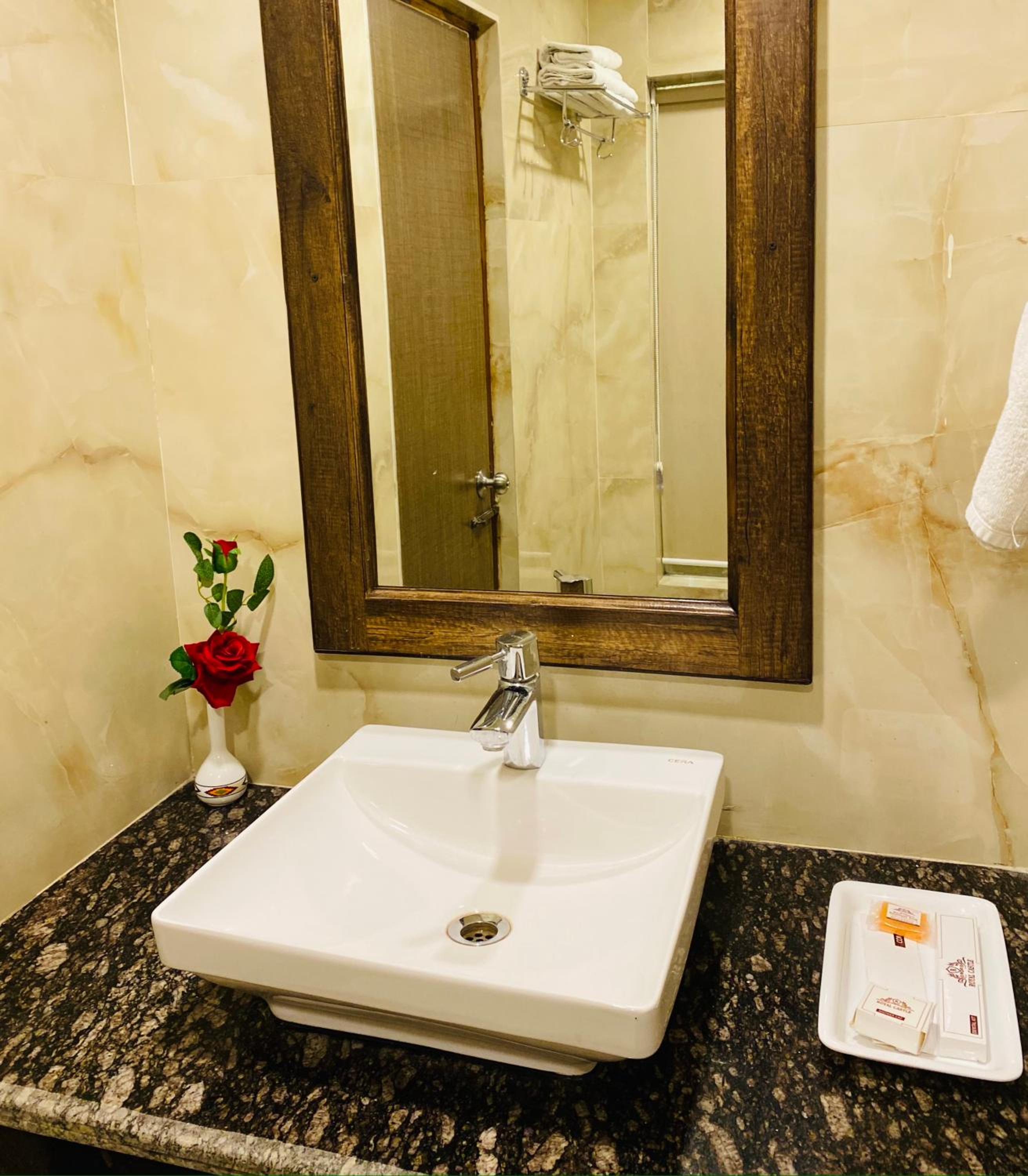 Deluxe Double Room (2 Adults + 1 Child) photo 3