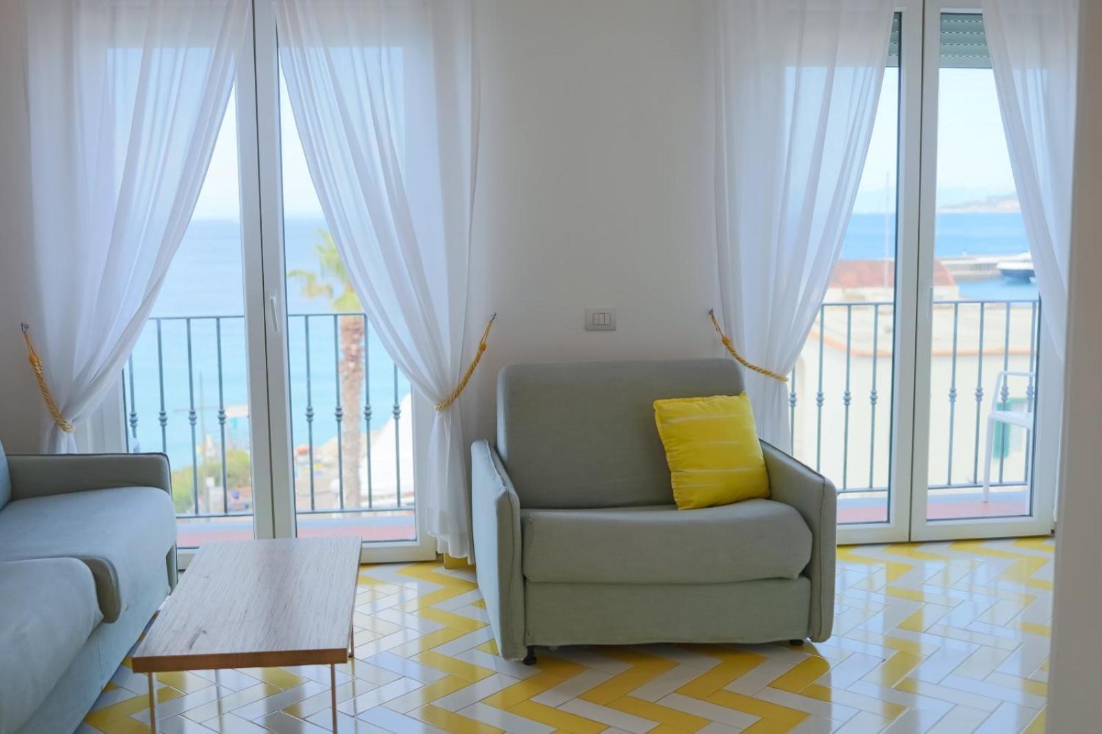 Junior Suite with Sea View and two Balconies - Photo 5
