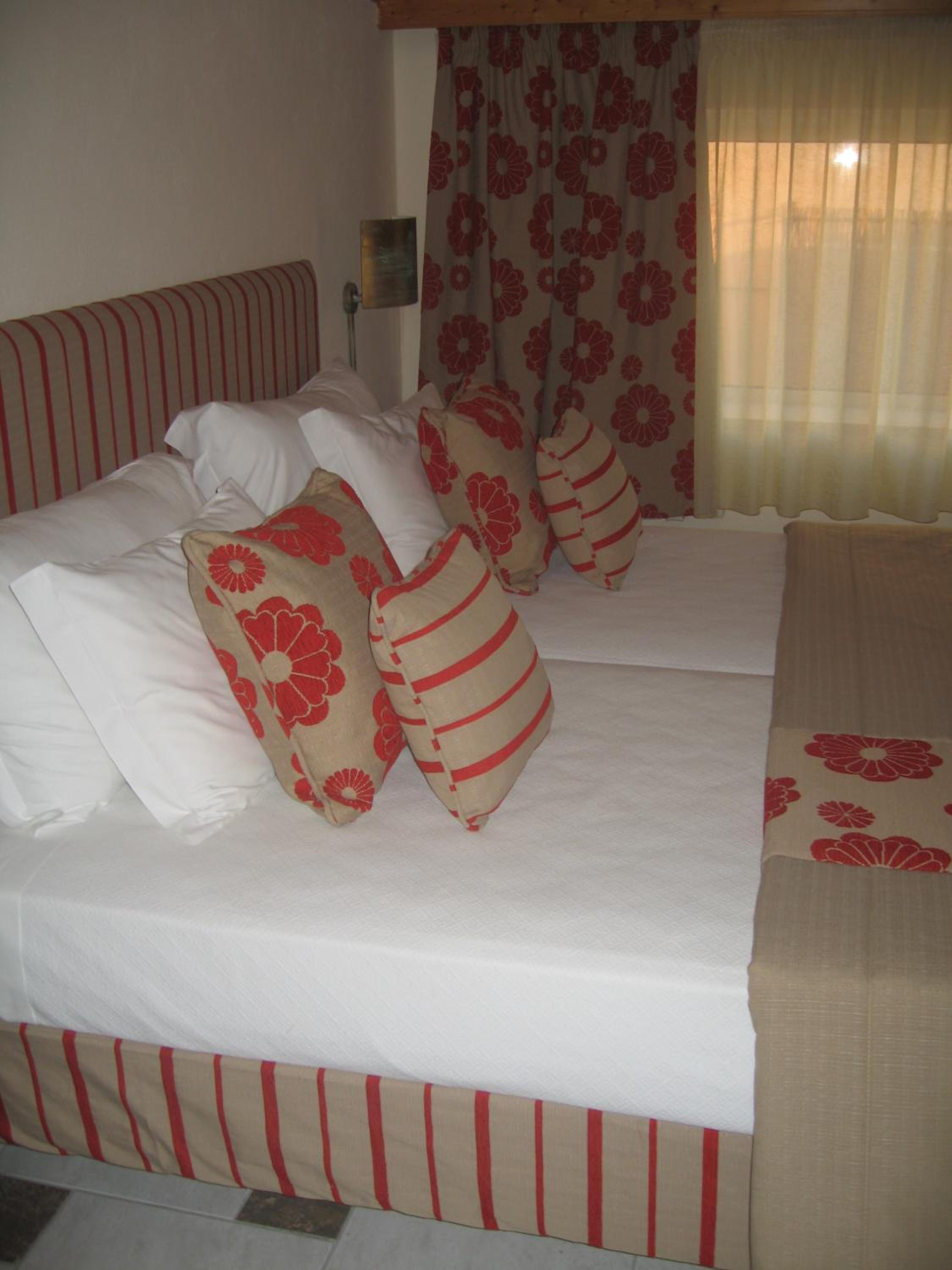Economy Twin Room - Photo 3