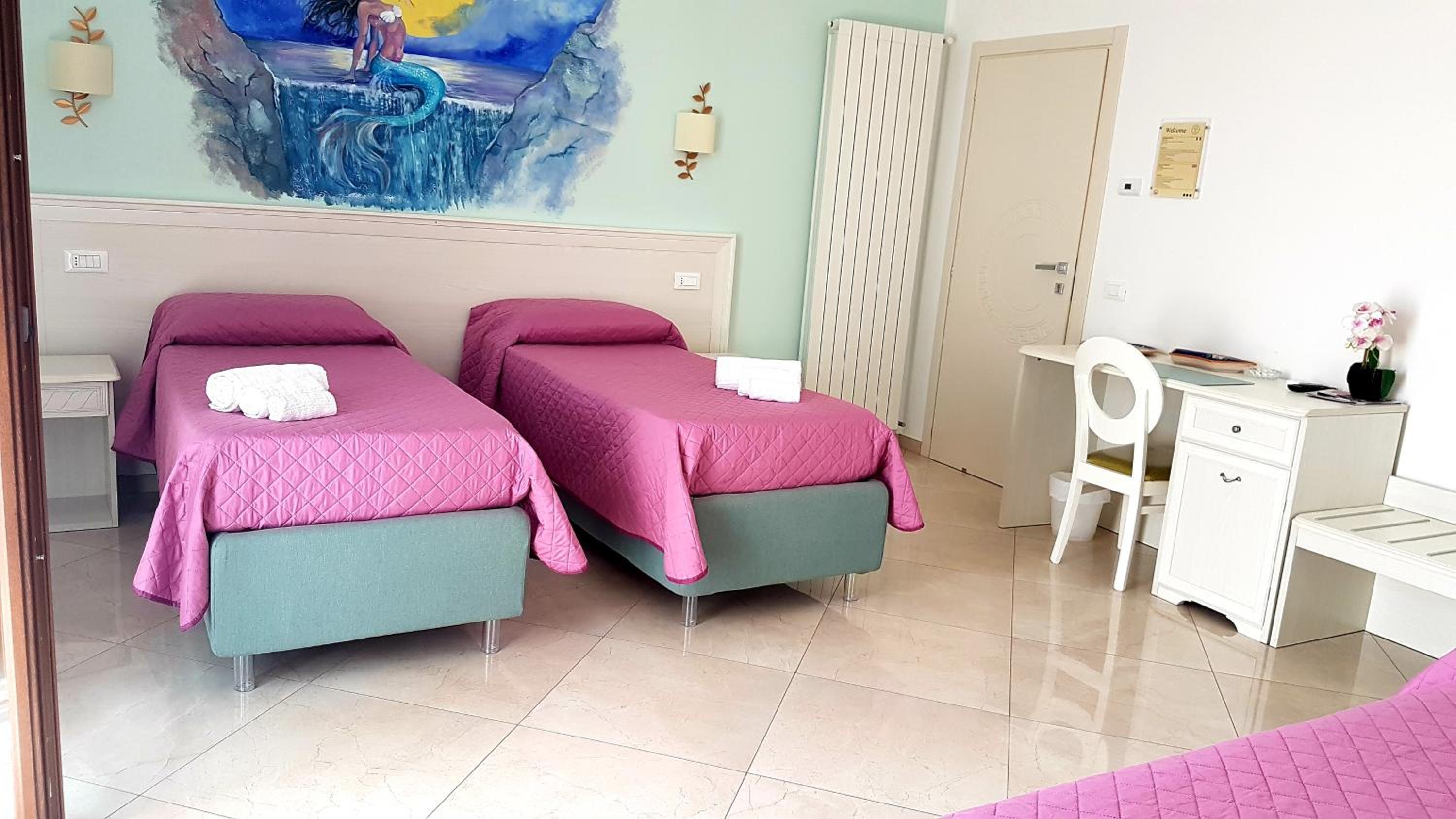 Double or Twin Room with Balcony - Photo 6