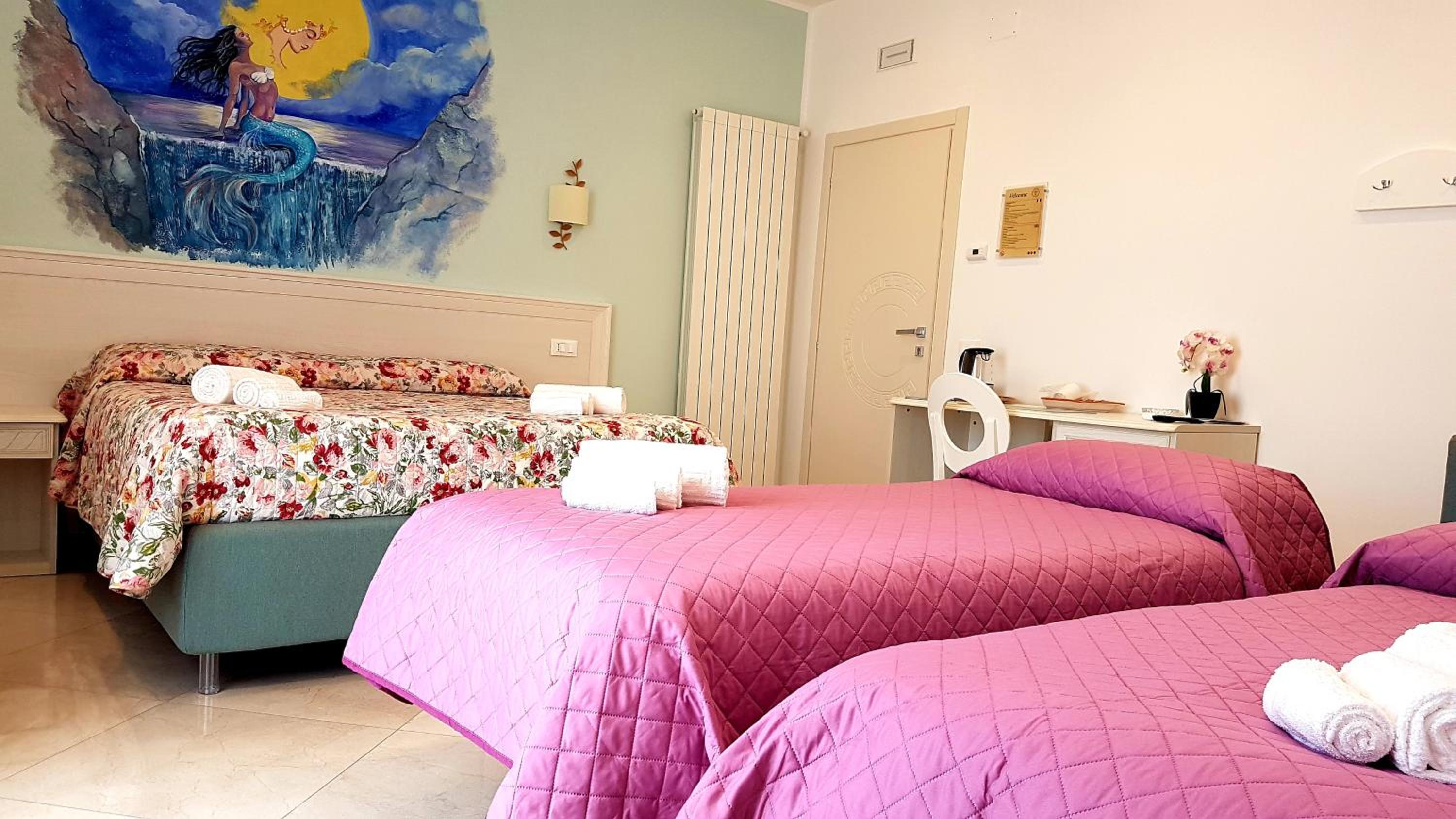 Double or Twin Room with Balcony - Photo 3