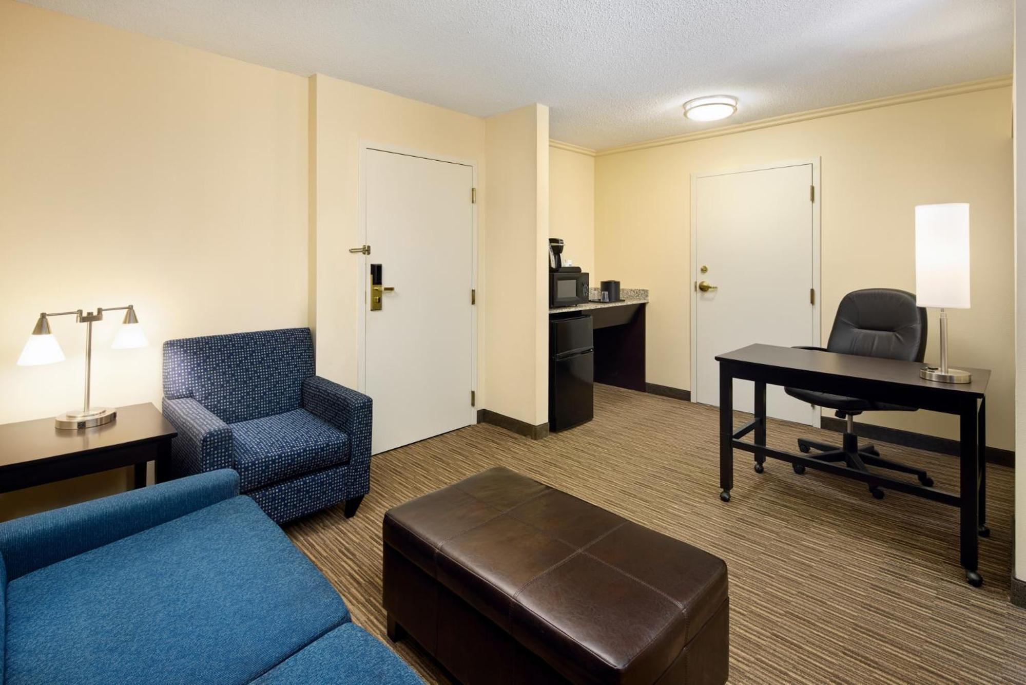 Suite - Hearing Accessible - Non-Smoking