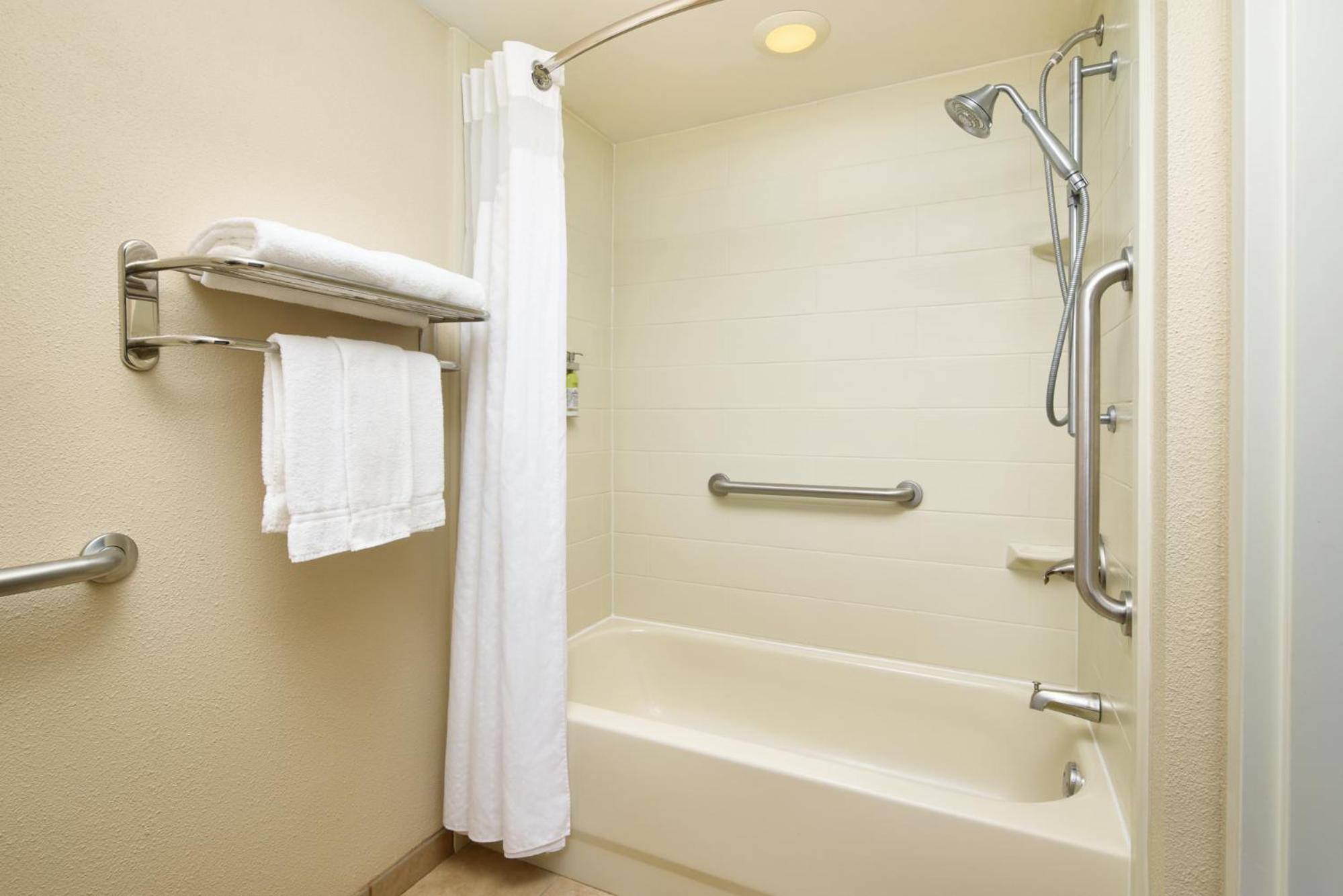 Double Room with Two Double Beds - Disability Access - Photo 6