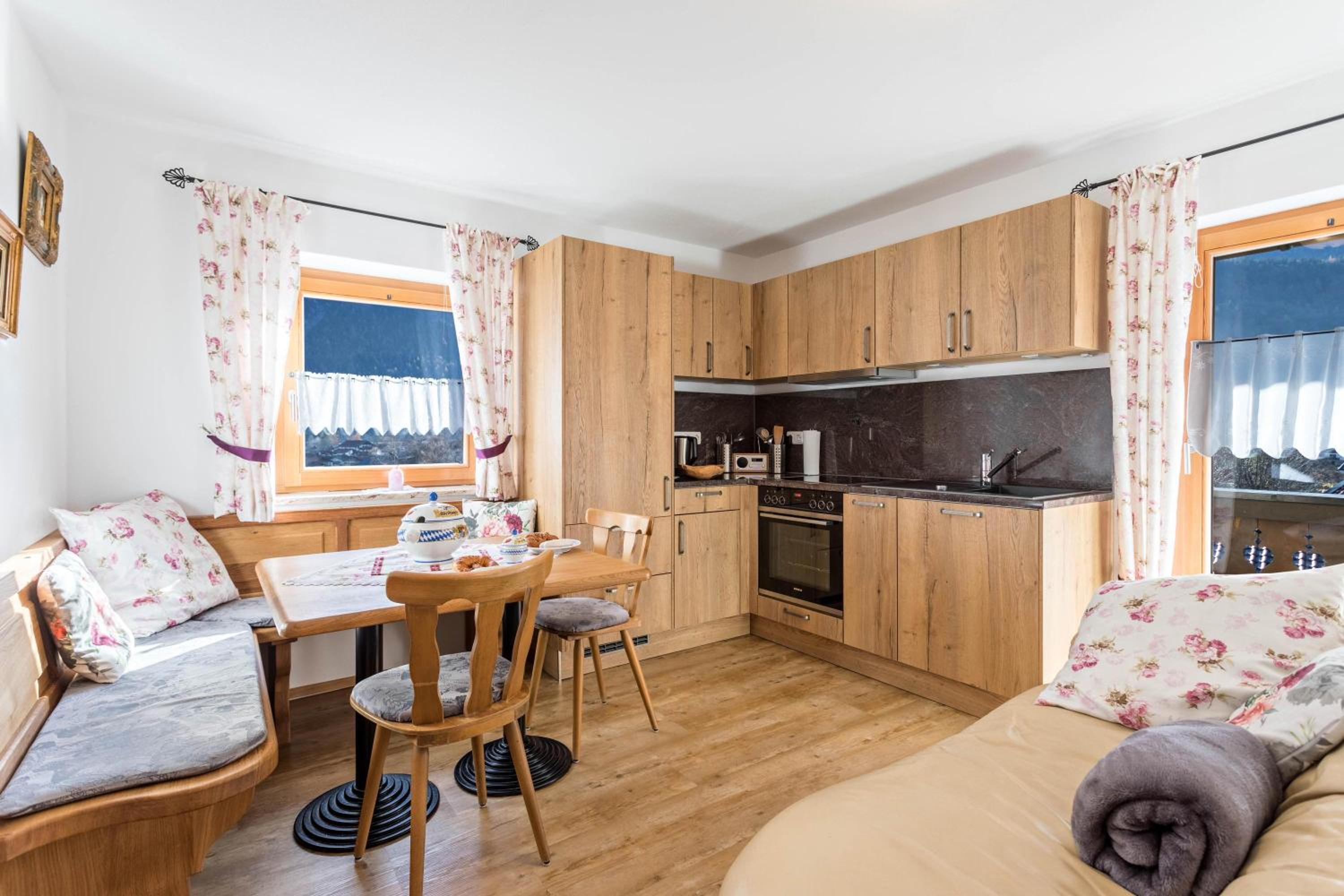 Two-Bedroom Deluxe Apartment with Garden View photo 2