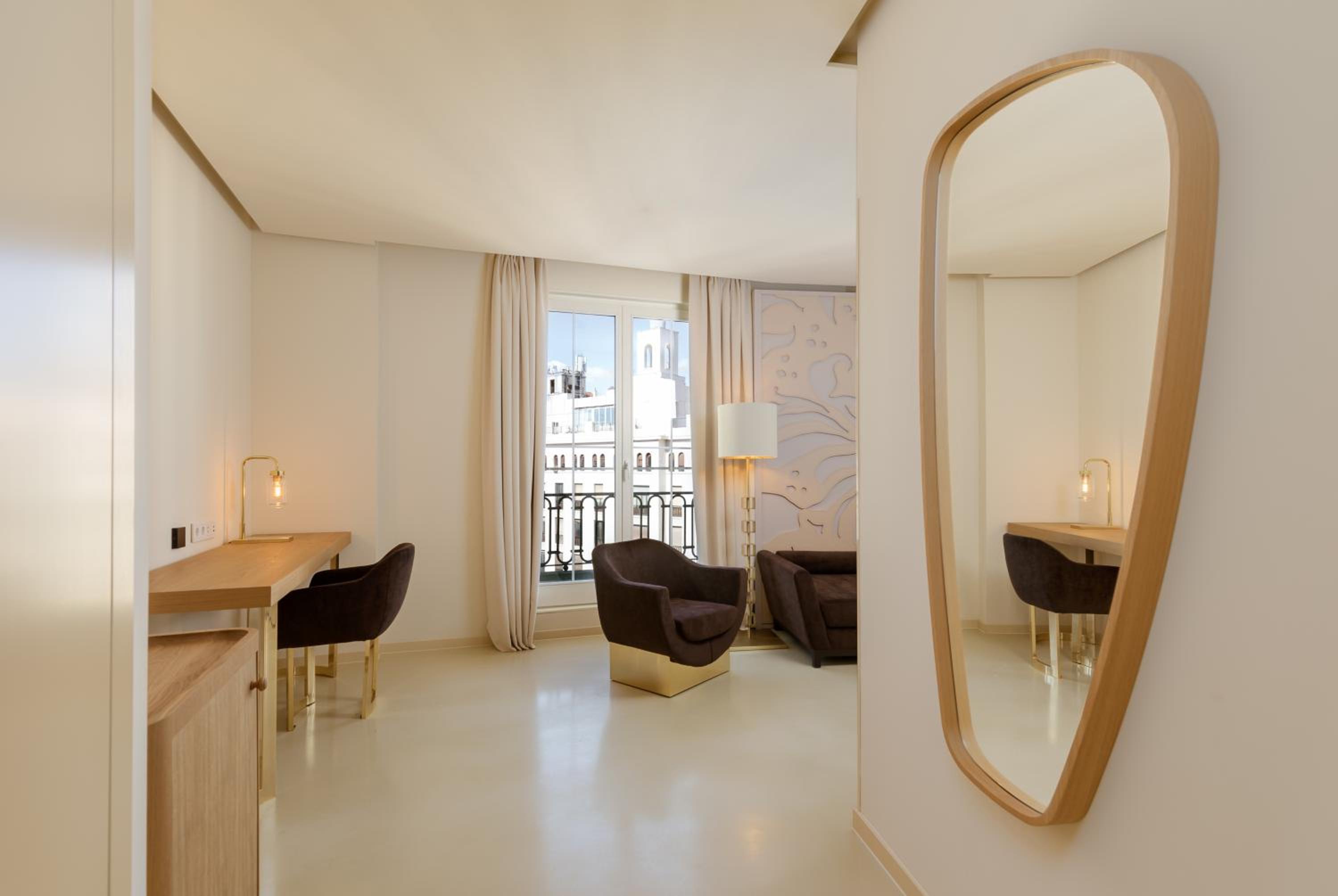 Suite with Gran Via view - Photo 6