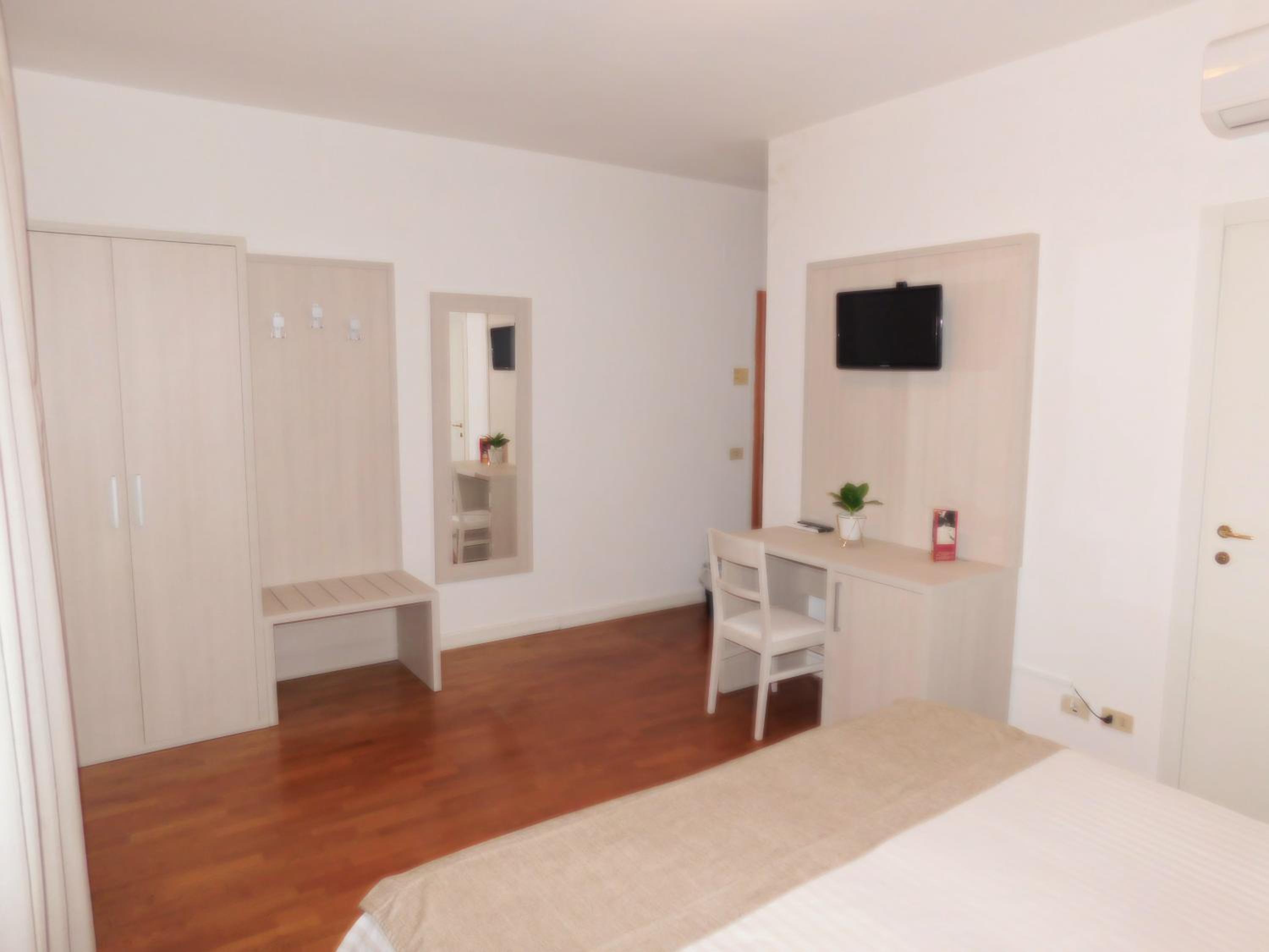 Superior Double or Twin Room photo 3