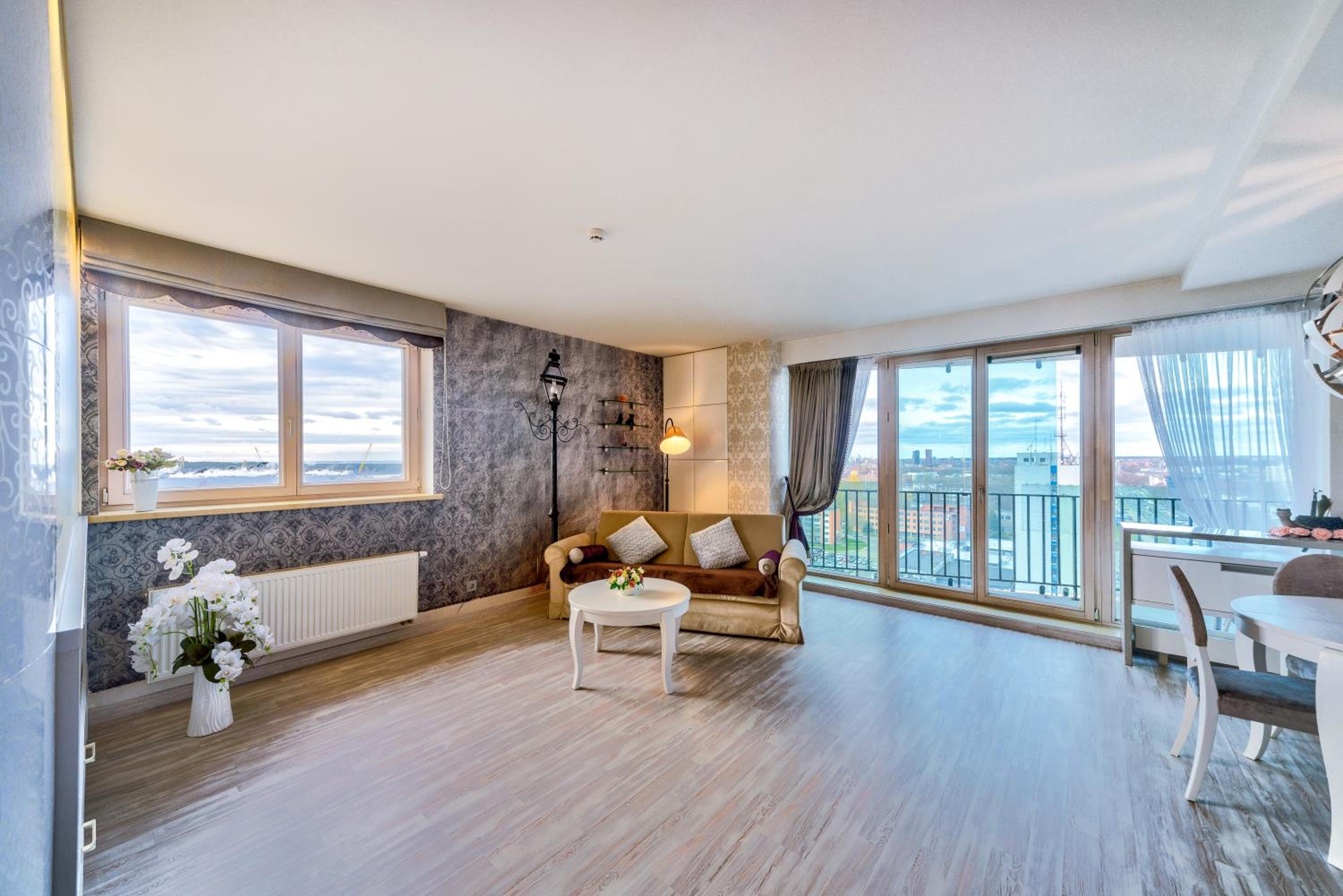 Two-Bedroom Apartment - Photo 2