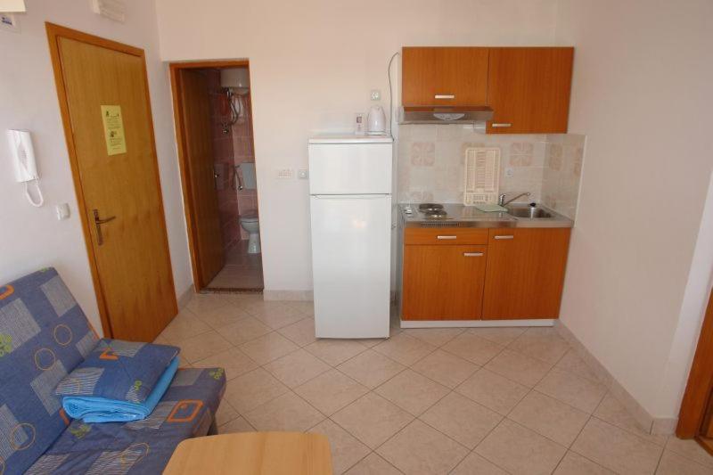 Apartment with Balcony photo 2