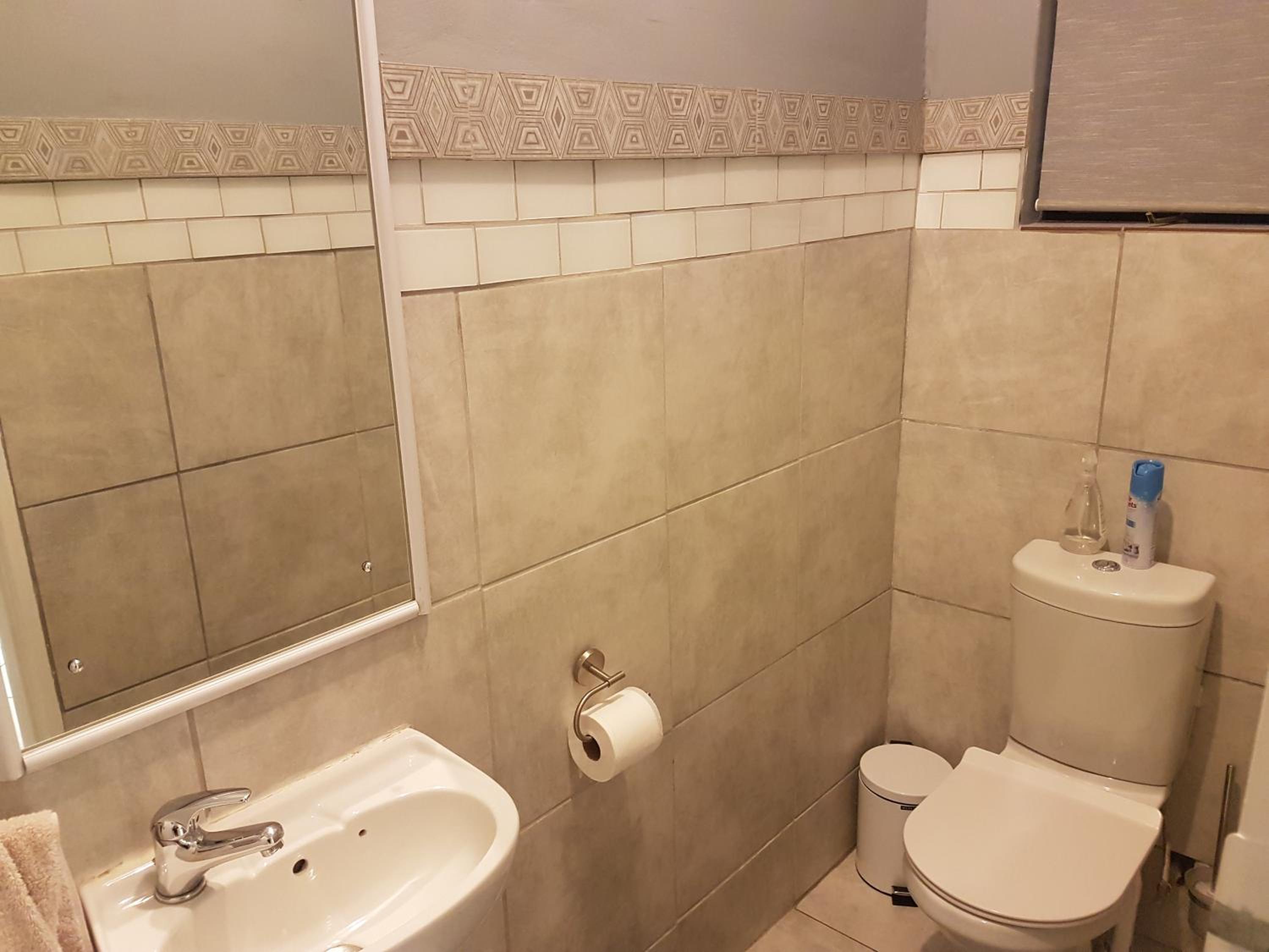 Deluxe Double Room with Bath - Photo 6
