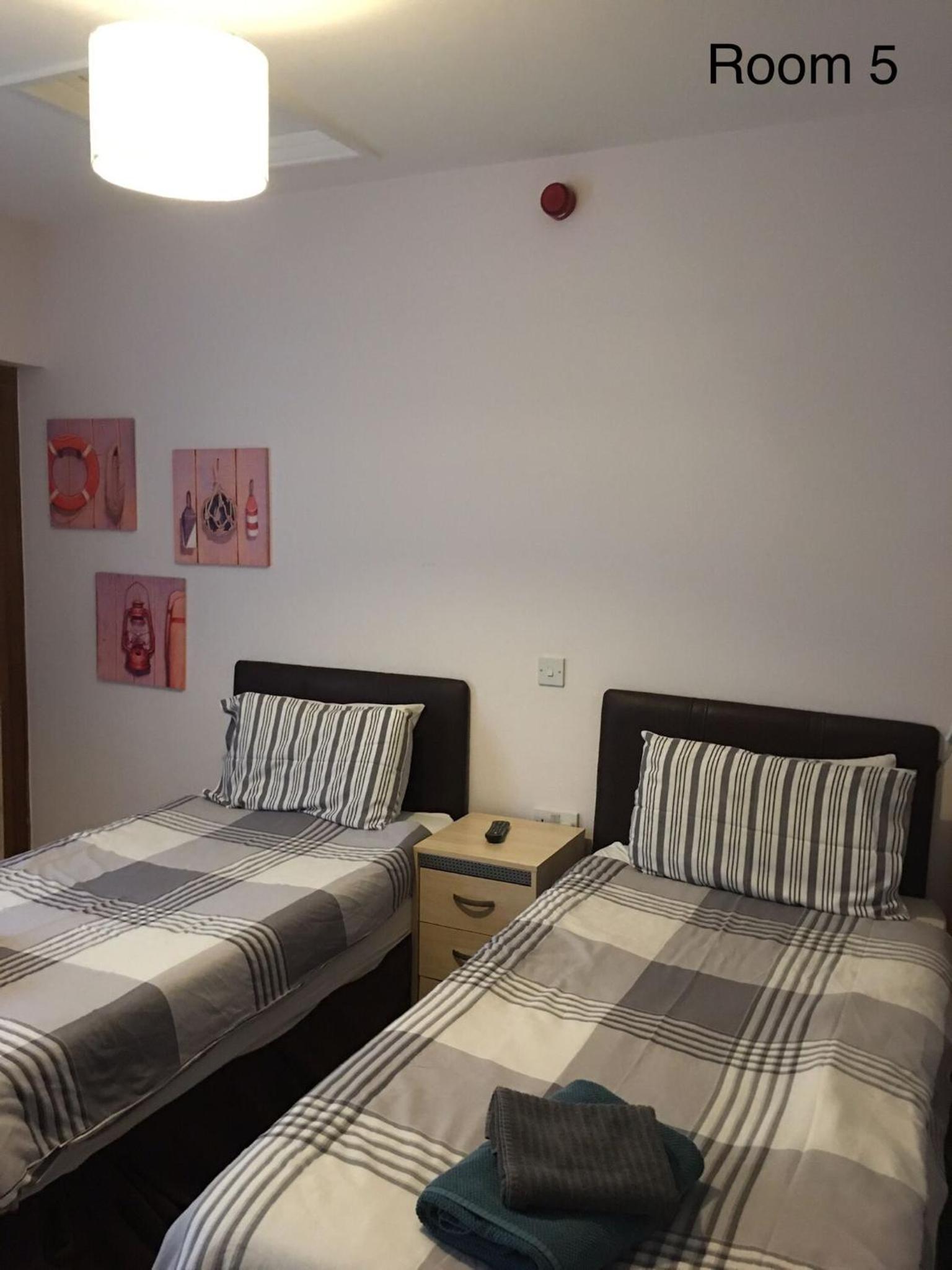 Double or Twin Room with Private Bathroom - Photo 1
