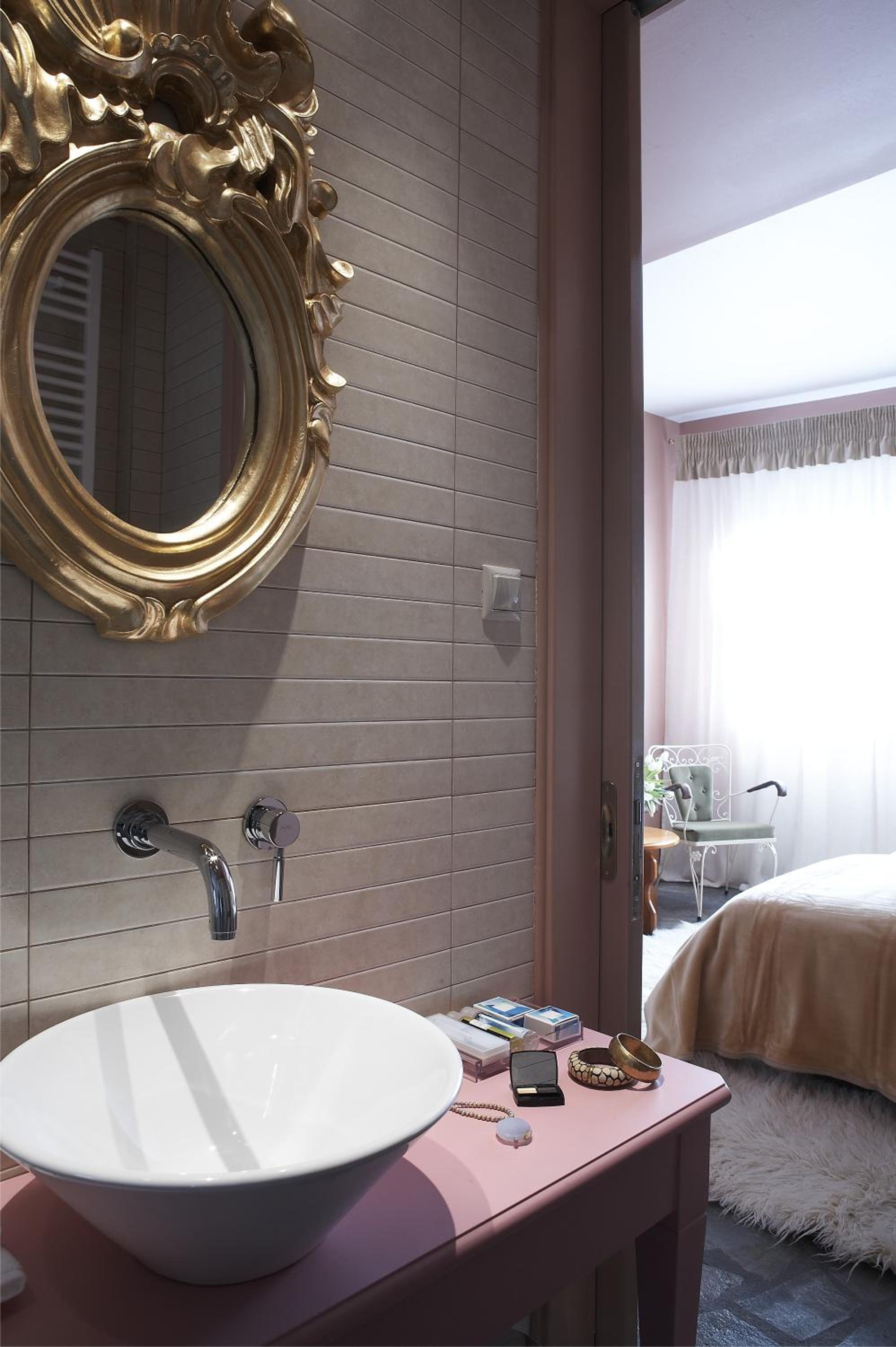 Double or Twin Room with View - Photo 5