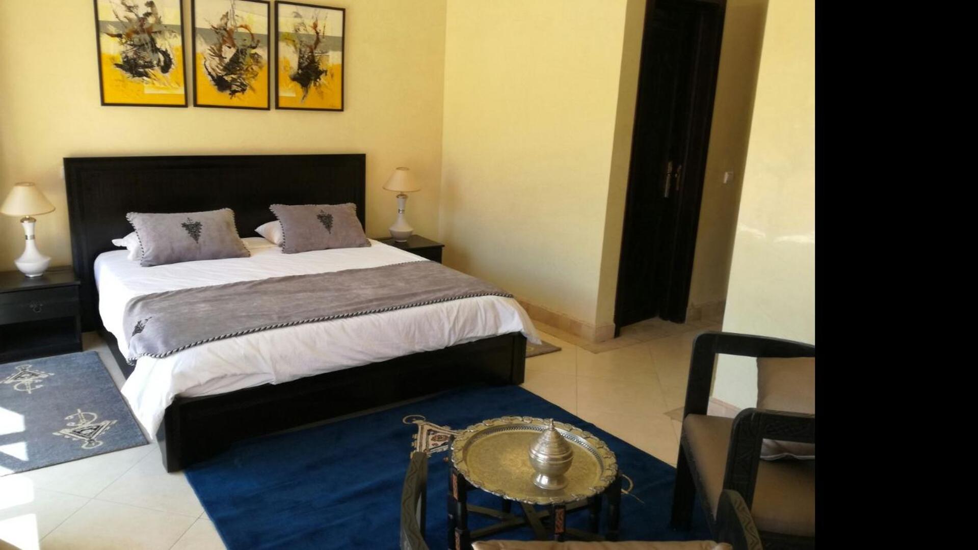 Junior Suite with Pool View - Photo 12