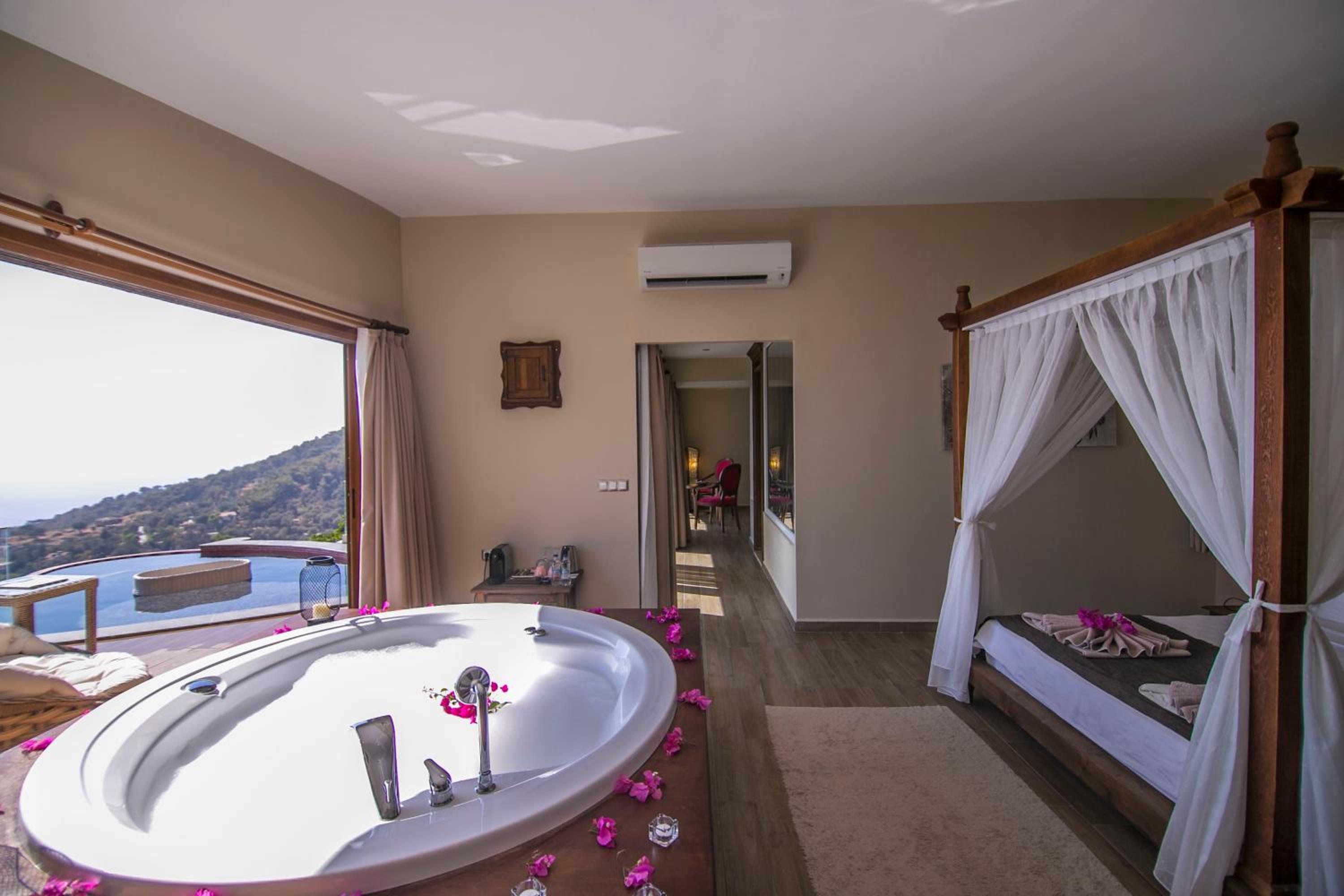 Honeymoon Suite